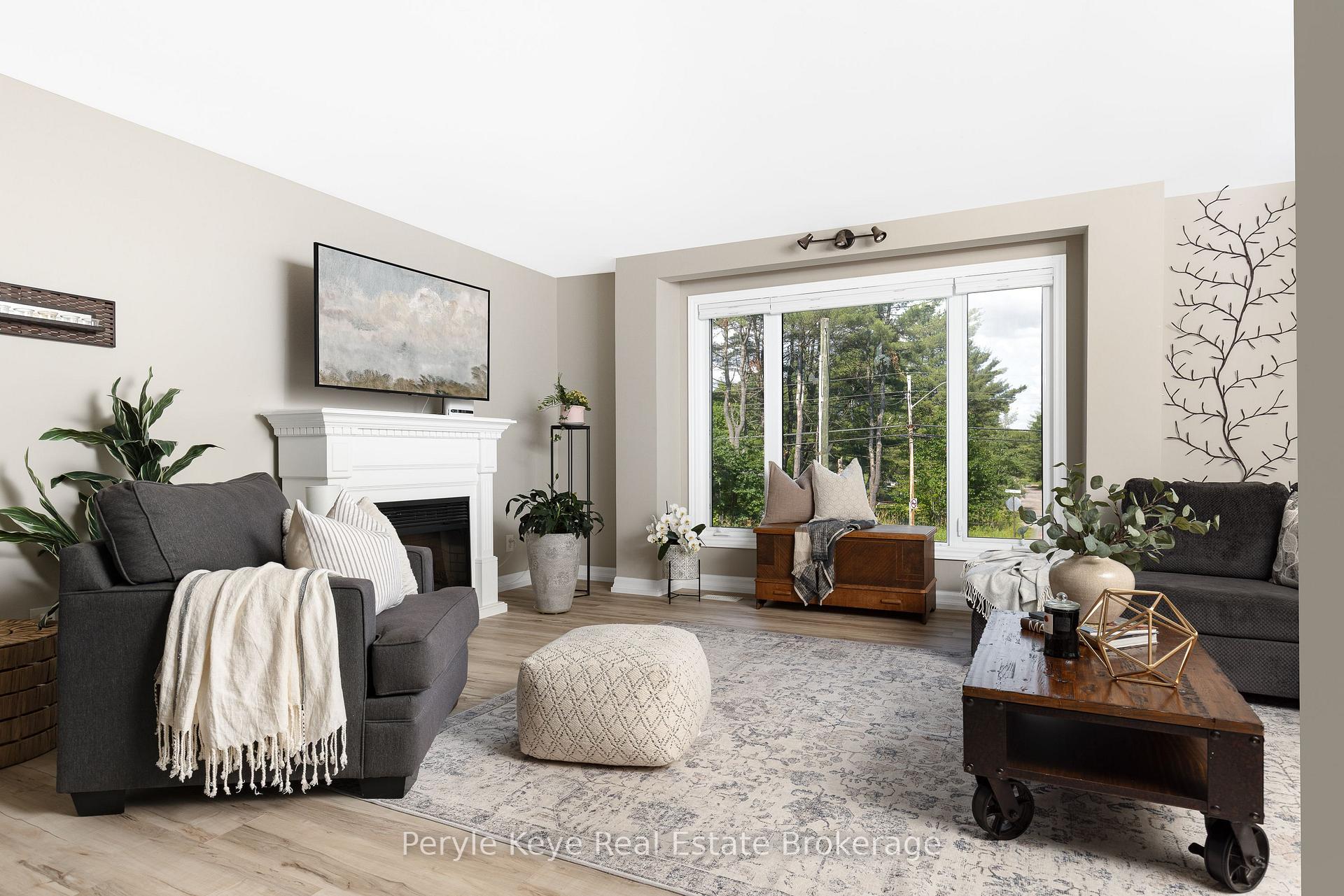 Photo 1 of 820 Manitoba Street, Bracebridge, Monck (Bracebridge) — HOMEH