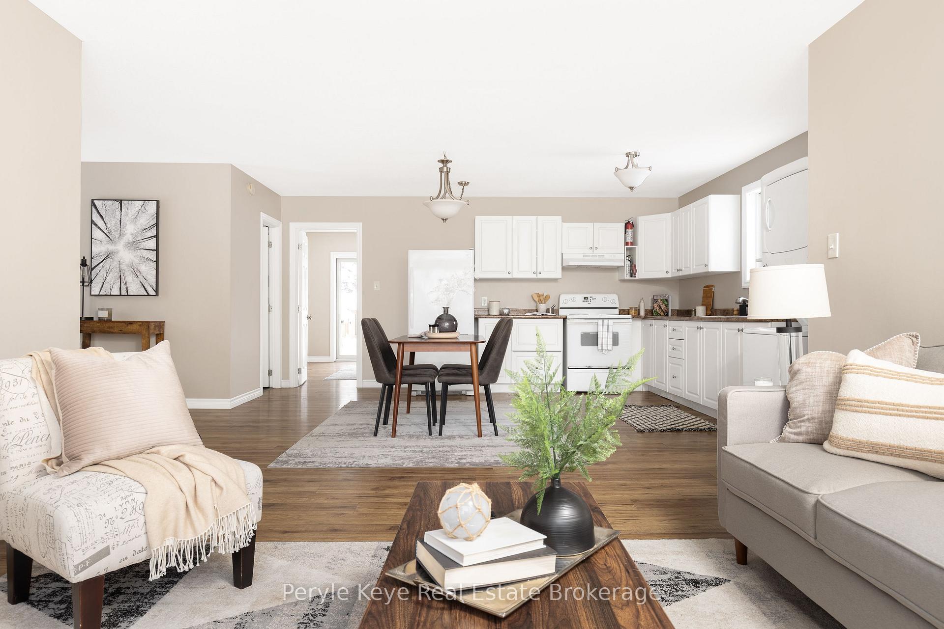 Photo 3 of 820 Manitoba Street, Bracebridge, Monck (Bracebridge) — HOMEH