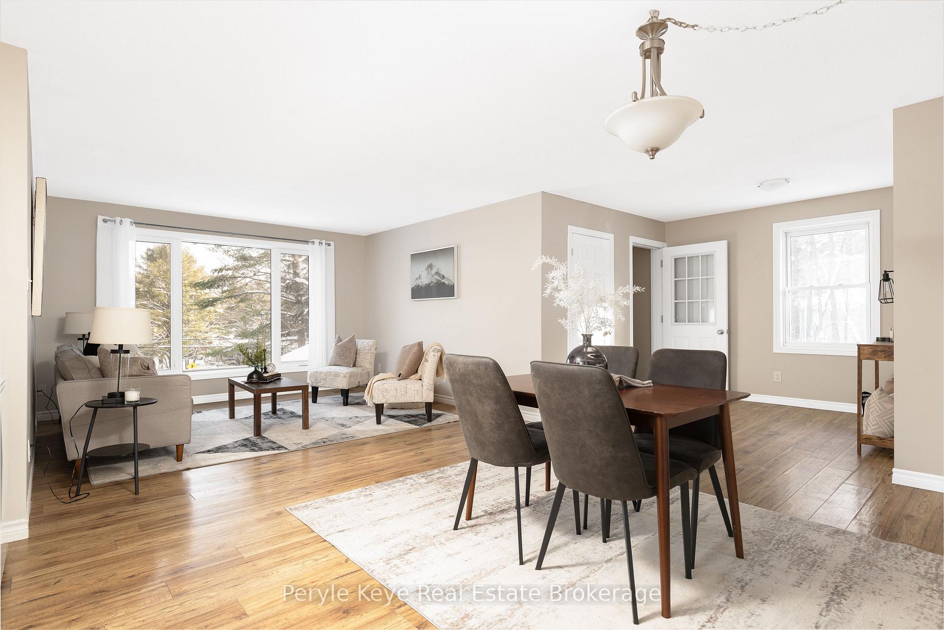 Photo 4 of 820 Manitoba Street, Bracebridge, Monck (Bracebridge) — HOMEH