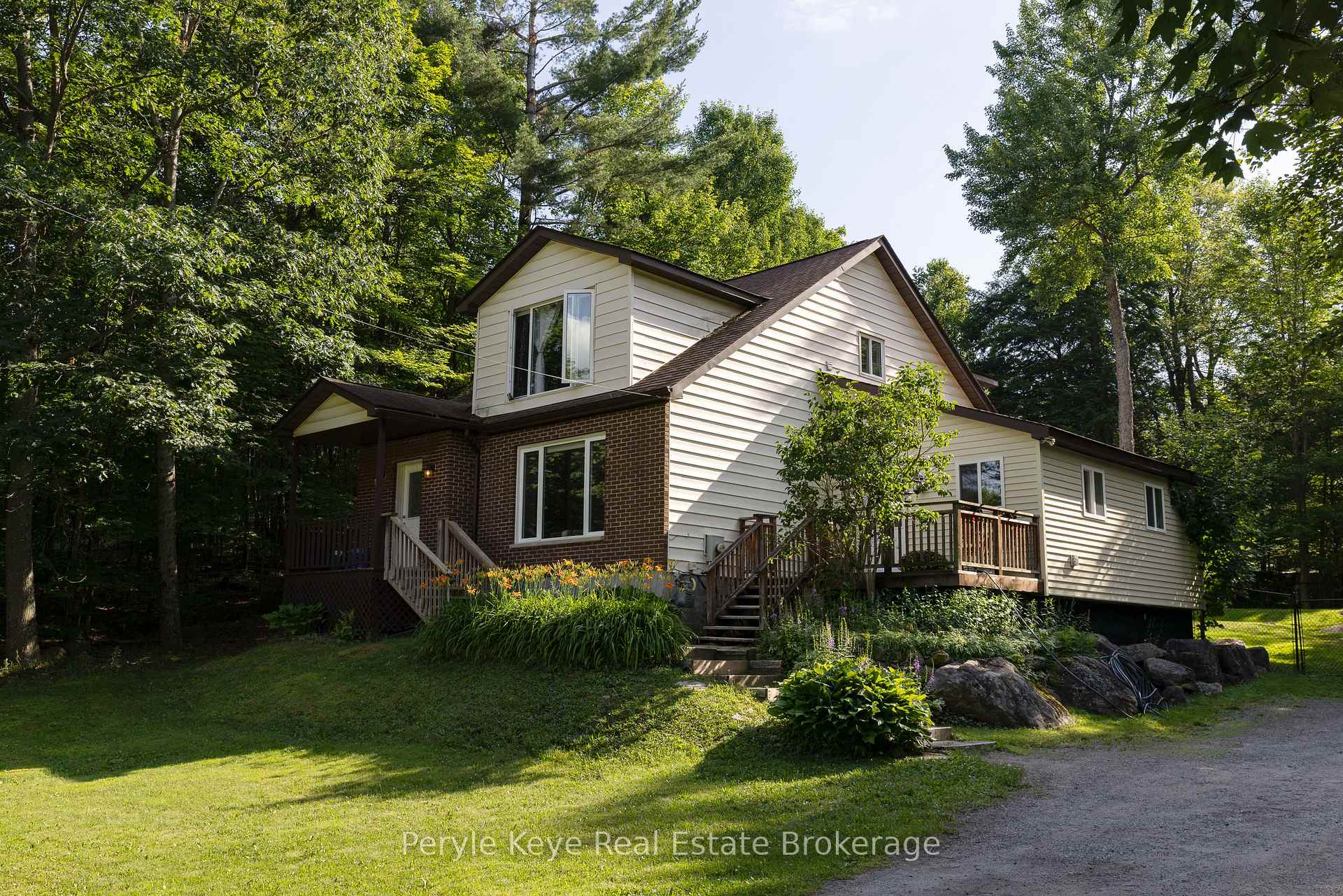 Photo 8 of 820 Manitoba Street, Bracebridge, Monck (Bracebridge) — HOMEH