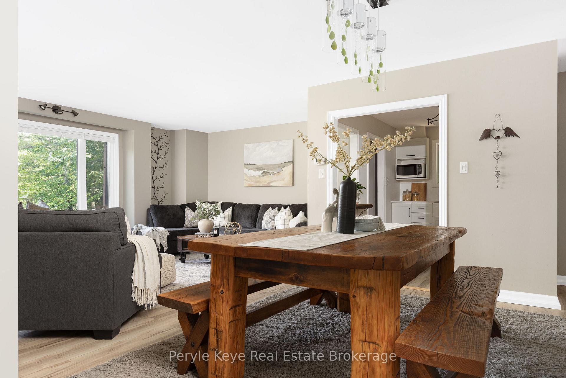 Photo 13 of 820 Manitoba Street, Bracebridge, Monck (Bracebridge) — HOMEH