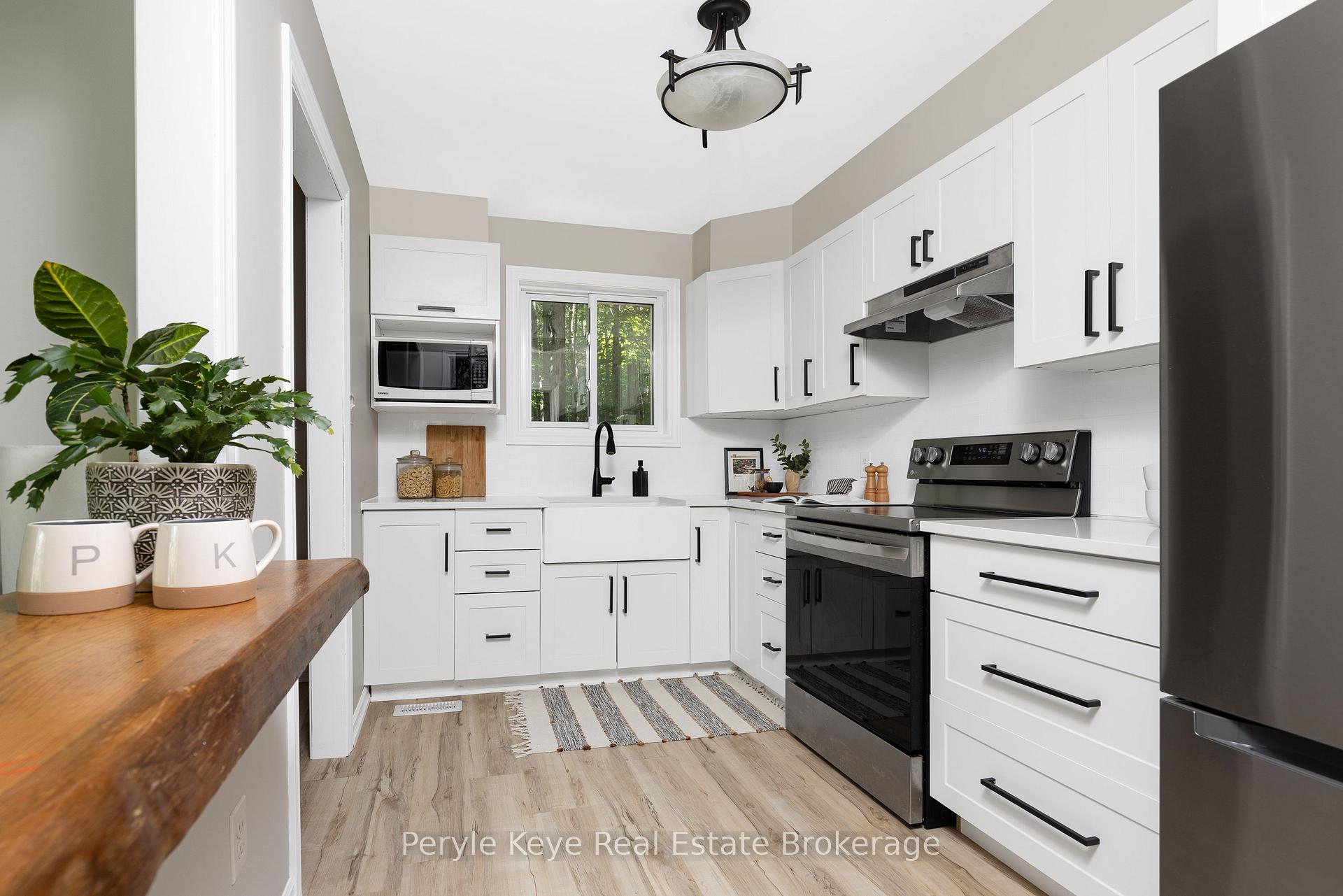 Photo 19 of 820 Manitoba Street, Bracebridge, Monck (Bracebridge) — HOMEH