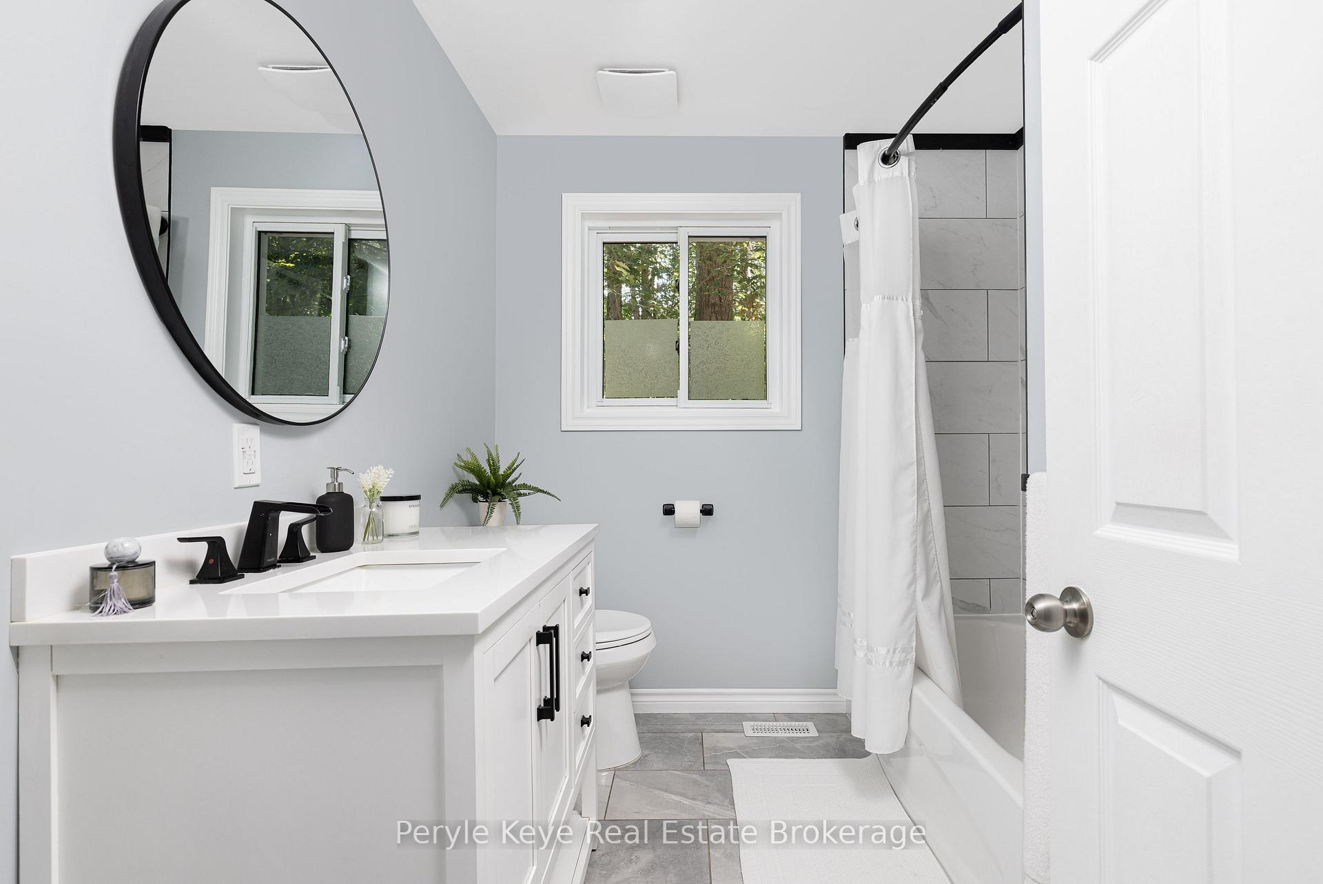 Photo 20 of 820 Manitoba Street, Bracebridge, Monck (Bracebridge) — HOMEH