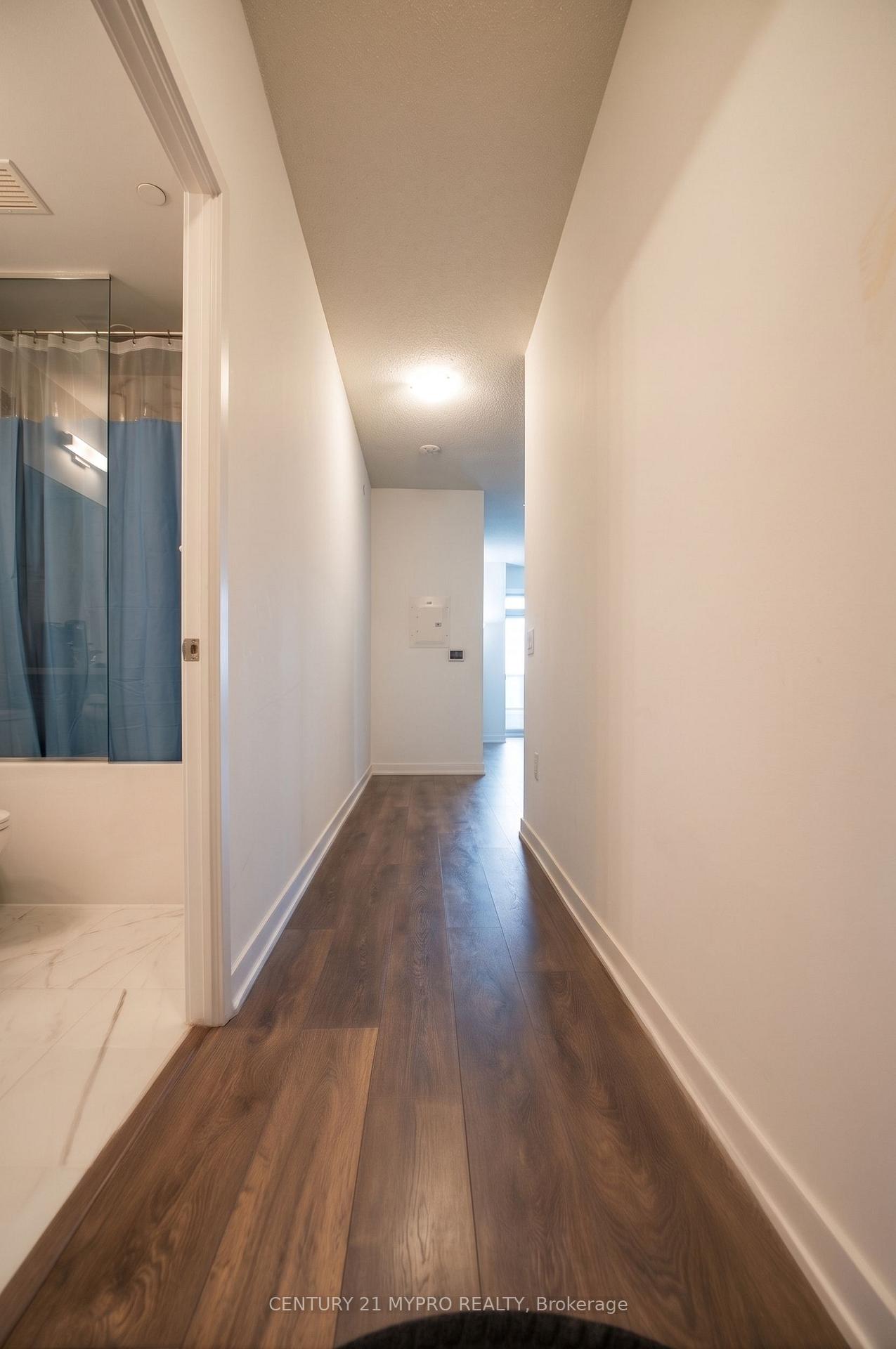 Photo 5 of Unit 1021, 38 Honeycrisp Crescent, Vaughan, Vaughan Corporate Centre — HOMEH