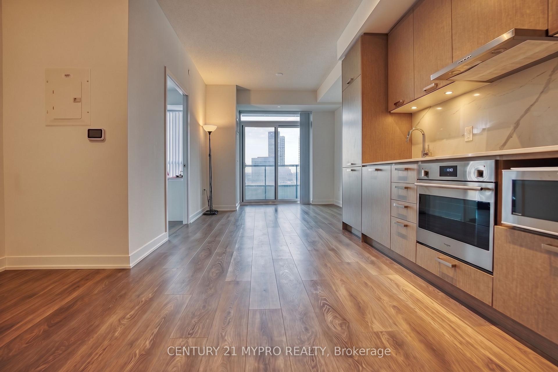 Photo 6 of Unit 1021, 38 Honeycrisp Crescent, Vaughan, Vaughan Corporate Centre — HOMEH