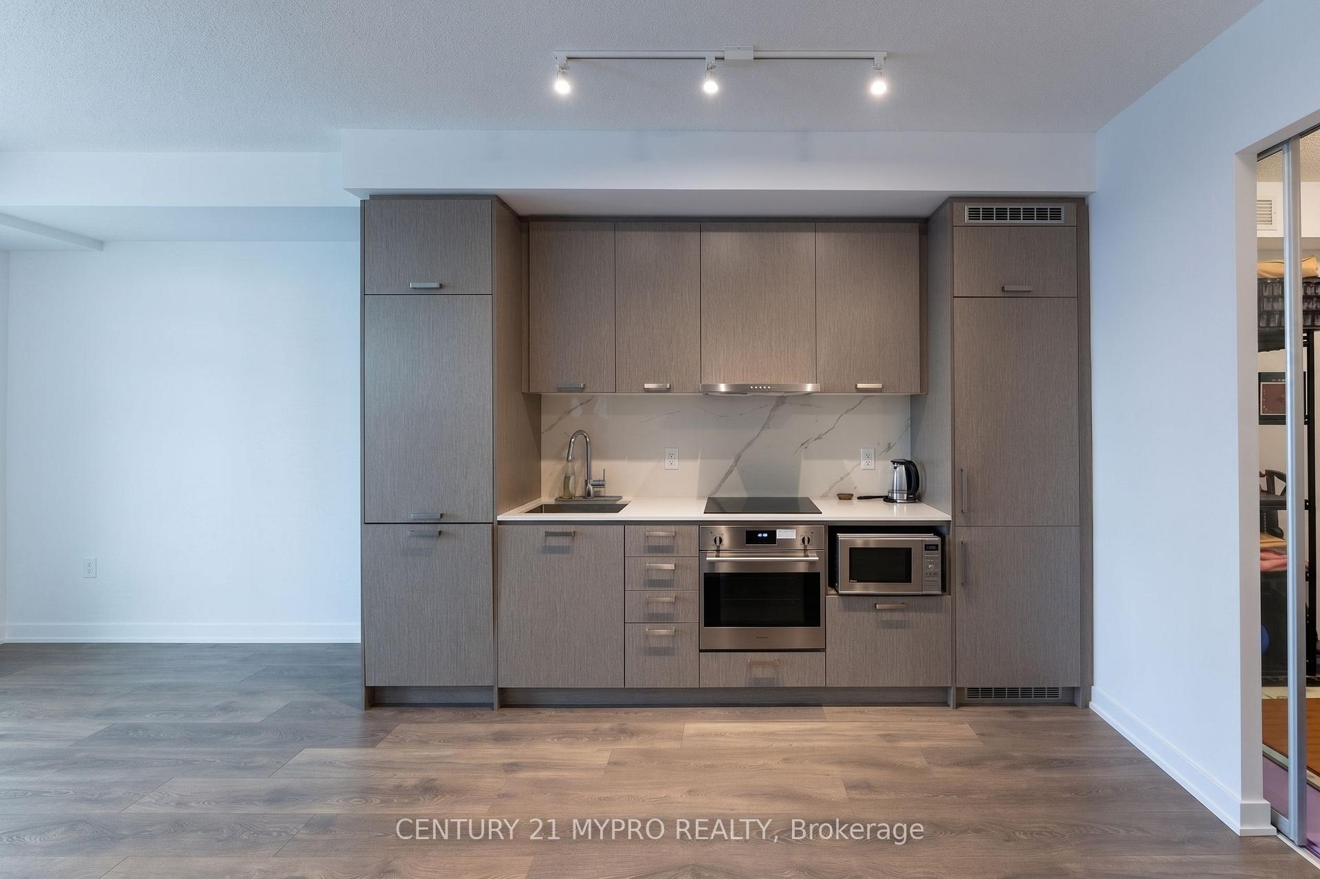Photo 7 of Unit 1021, 38 Honeycrisp Crescent, Vaughan, Vaughan Corporate Centre — HOMEH