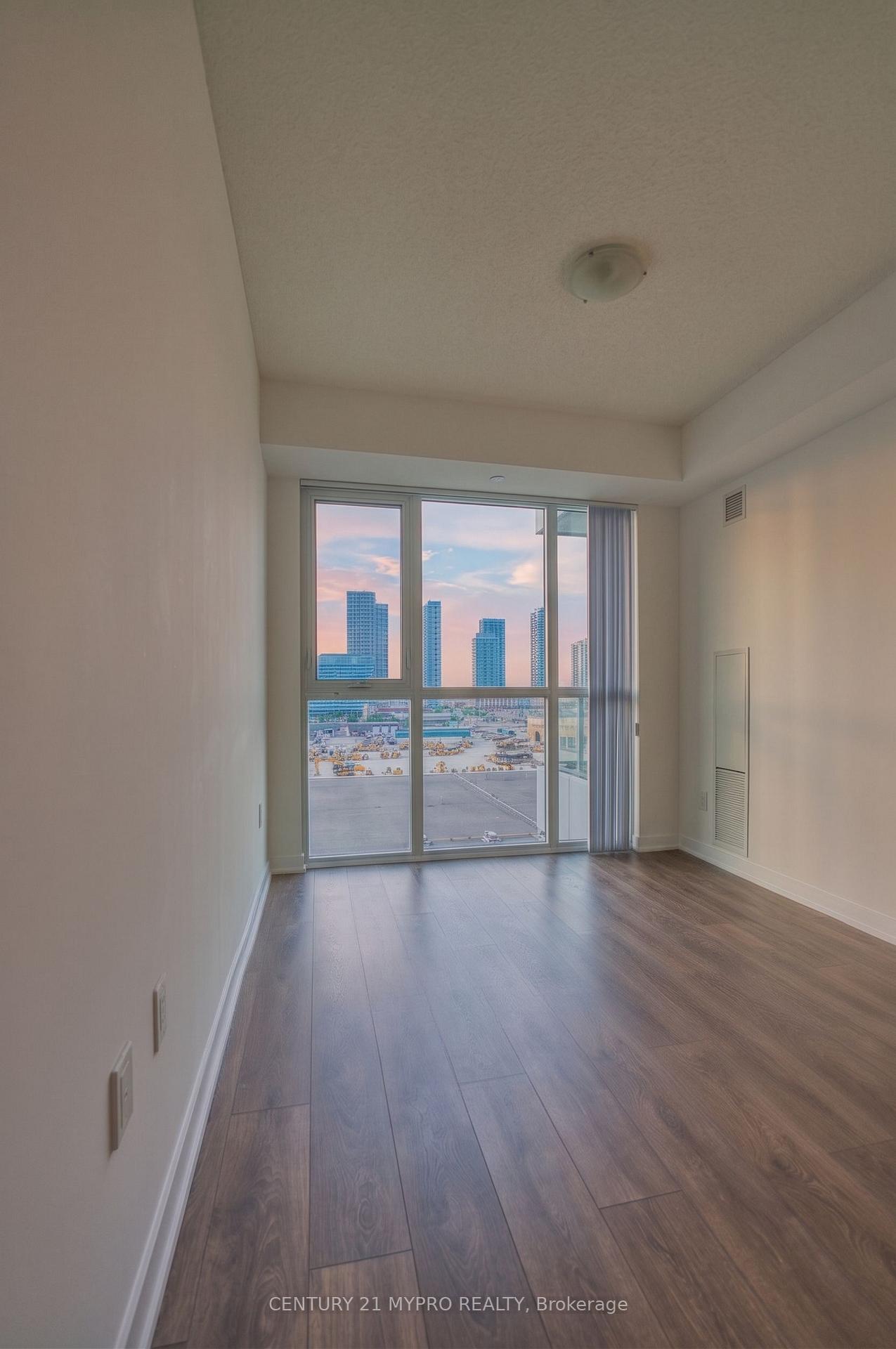 Photo 10 of Unit 1021, 38 Honeycrisp Crescent, Vaughan, Vaughan Corporate Centre — HOMEH