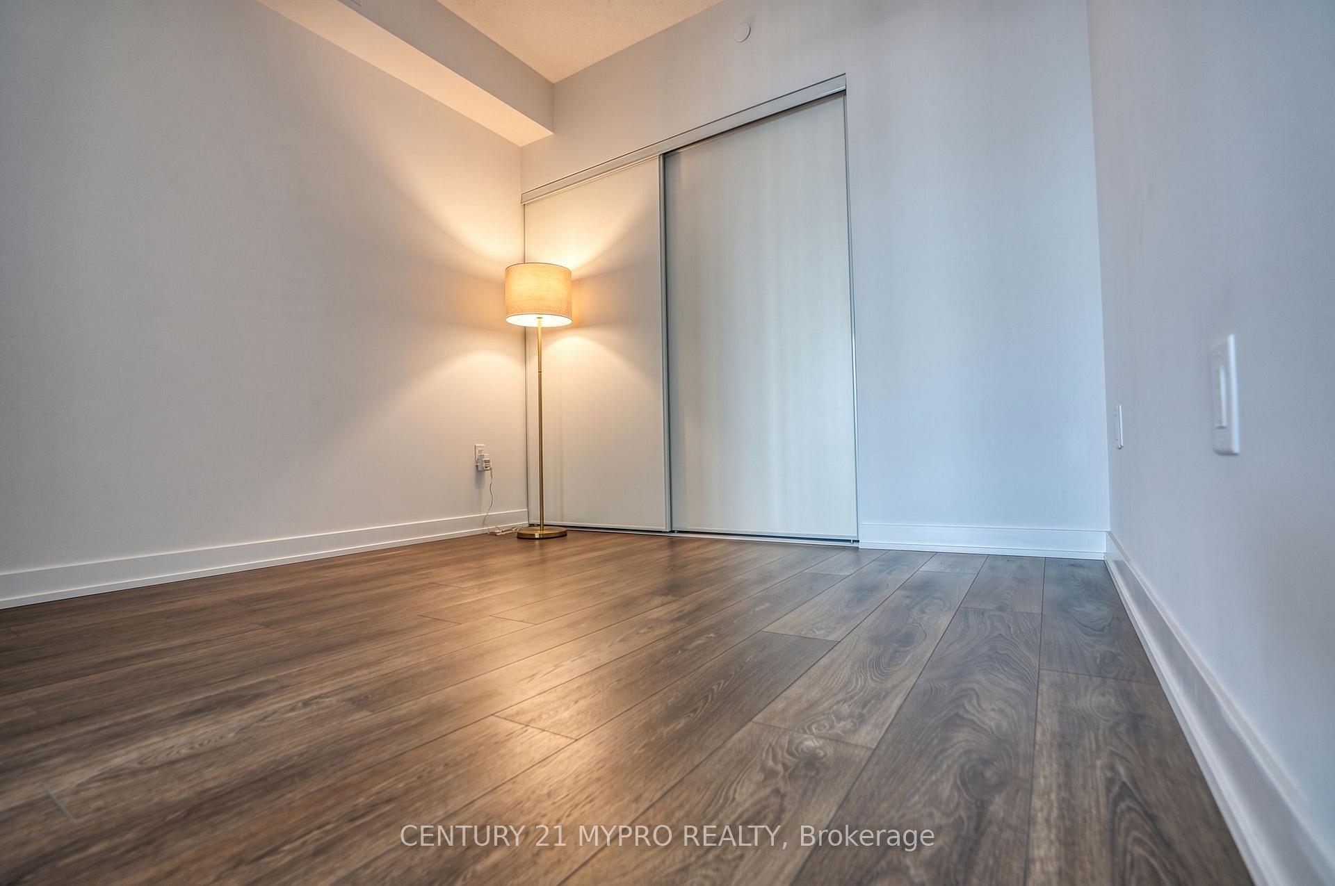 Photo 11 of Unit 1021, 38 Honeycrisp Crescent, Vaughan, Vaughan Corporate Centre — HOMEH