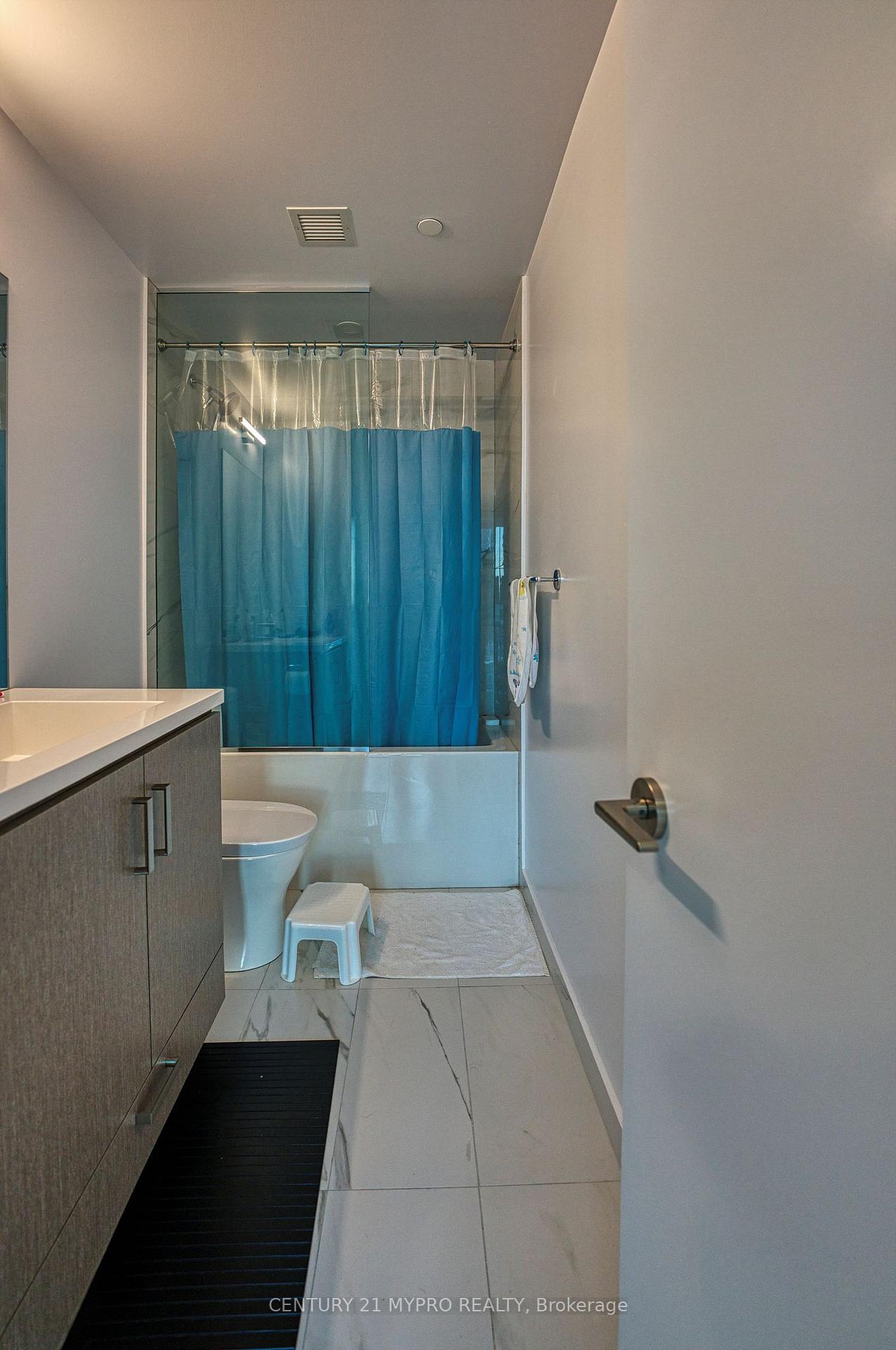 Photo 12 of Unit 1021, 38 Honeycrisp Crescent, Vaughan, Vaughan Corporate Centre — HOMEH