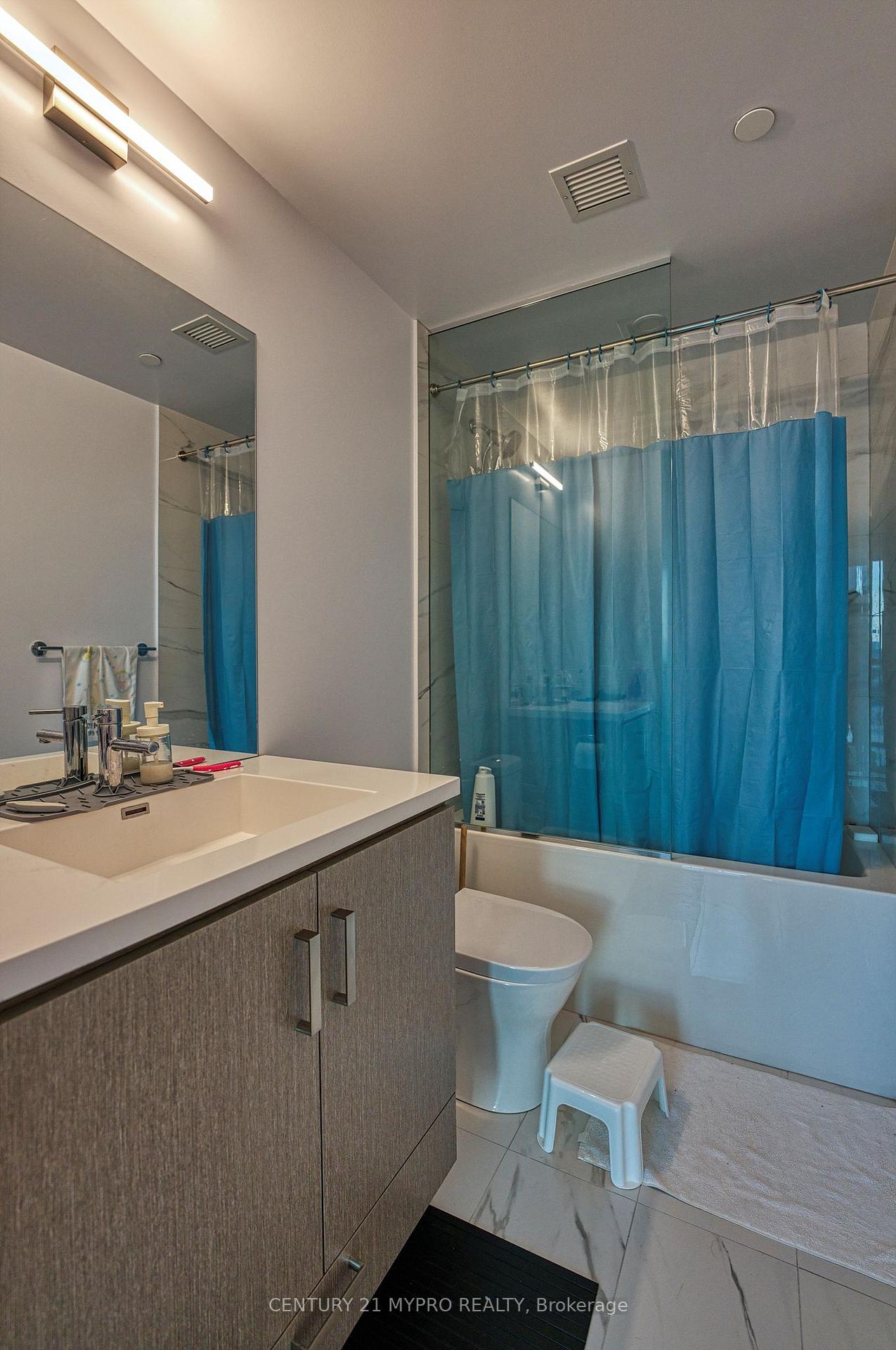 Photo 13 of Unit 1021, 38 Honeycrisp Crescent, Vaughan, Vaughan Corporate Centre — HOMEH