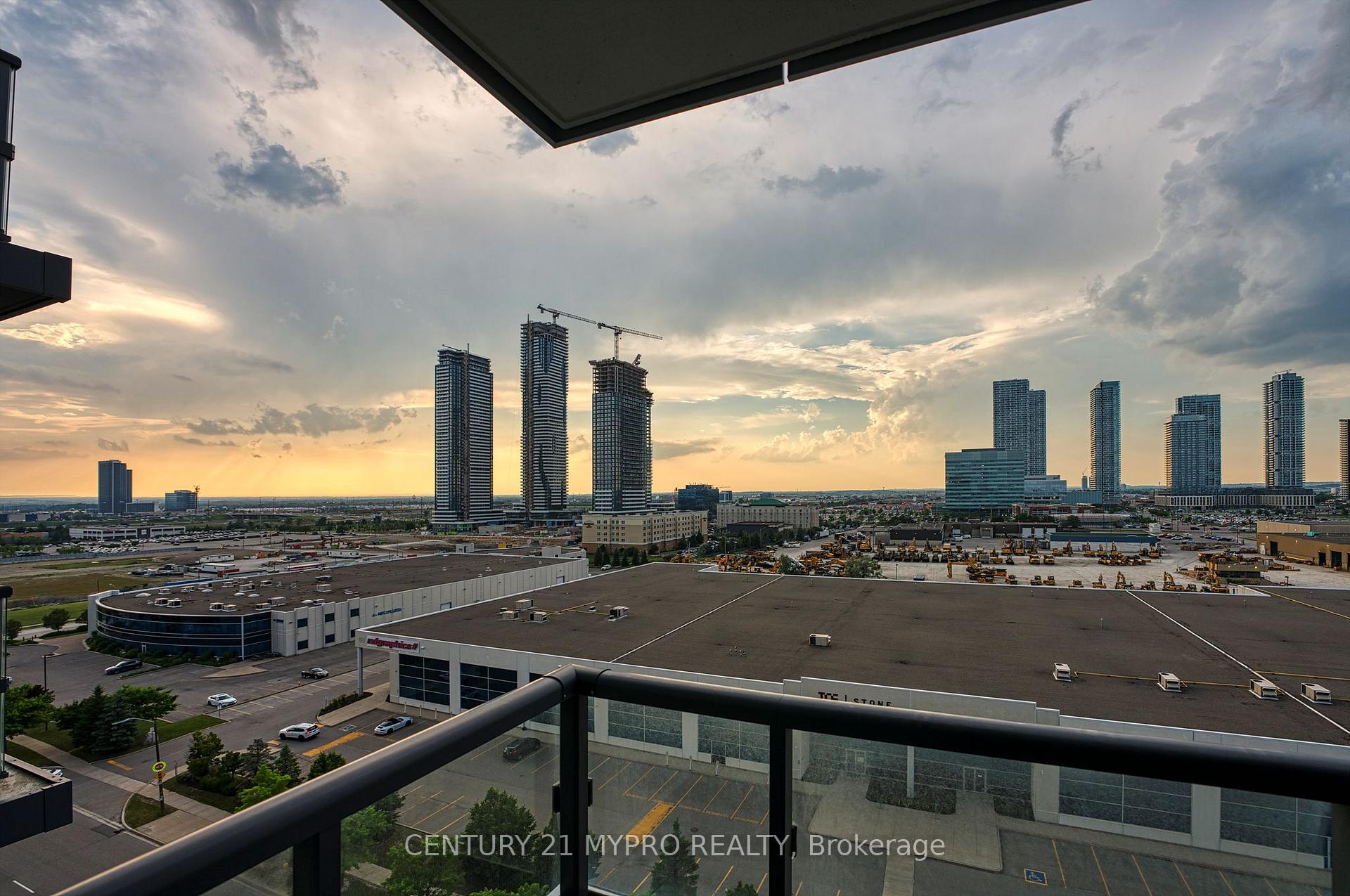 Photo 16 of Unit 1021, 38 Honeycrisp Crescent, Vaughan, Vaughan Corporate Centre — HOMEH