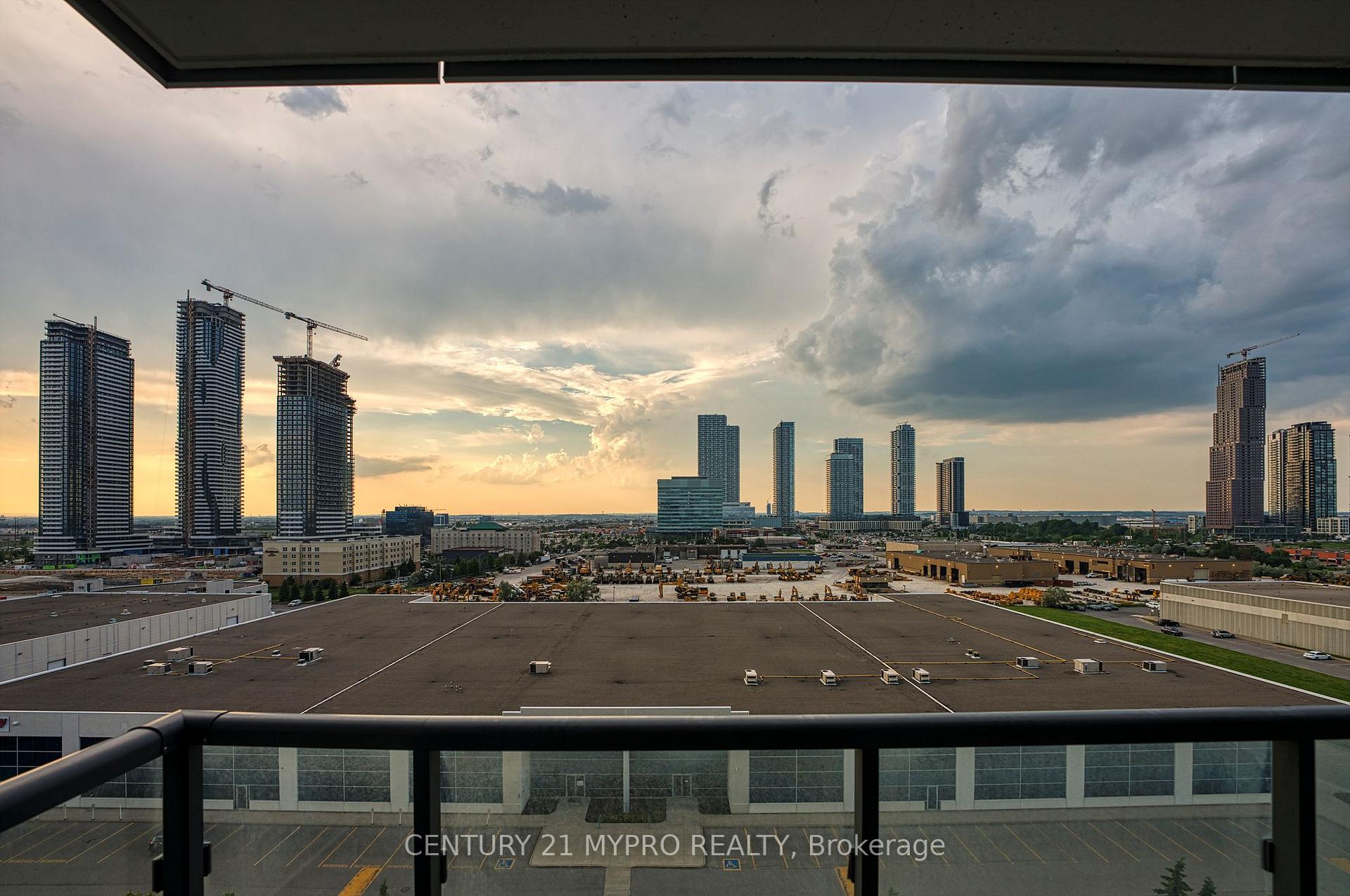 Photo 18 of Unit 1021, 38 Honeycrisp Crescent, Vaughan, Vaughan Corporate Centre — HOMEH