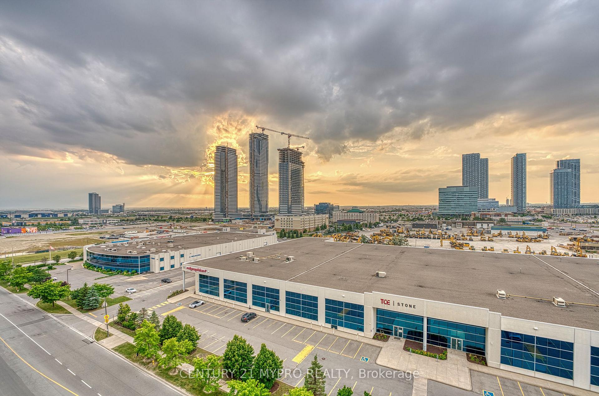 Photo 19 of Unit 1021, 38 Honeycrisp Crescent, Vaughan, Vaughan Corporate Centre — HOMEH