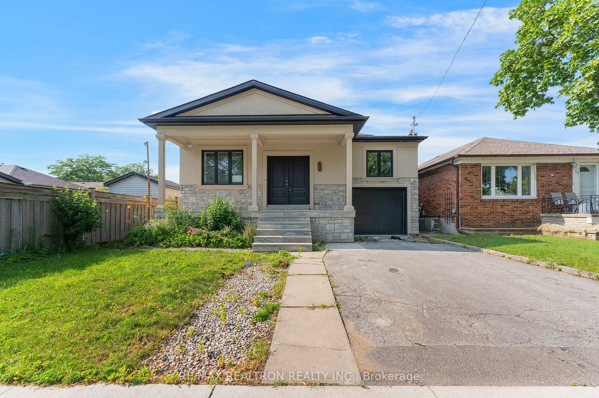 Photo 1 of 32 Bradfield Avenue W, Etobicoke, Islington-City Centre West — HOMEH