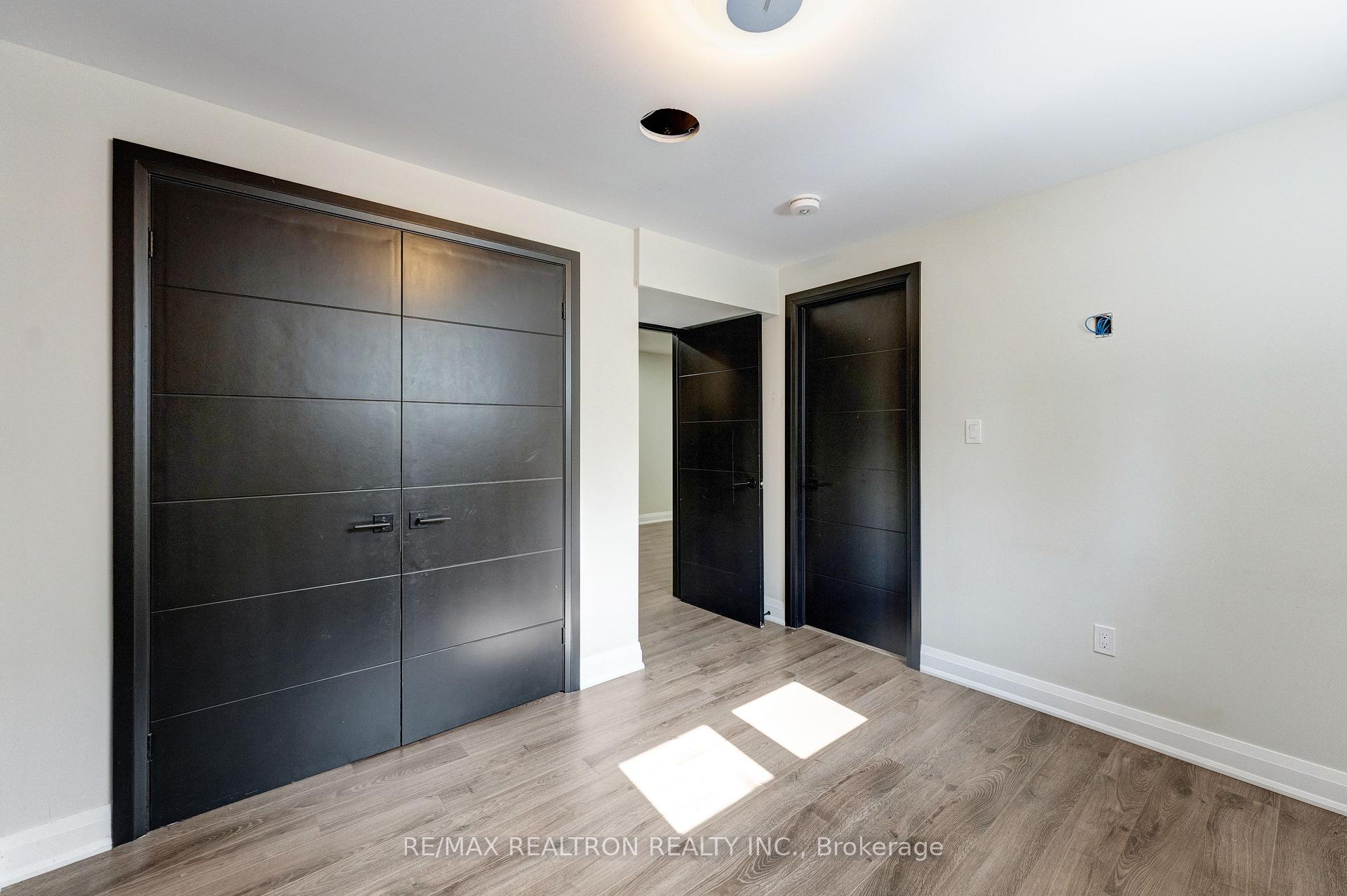 Photo 3 of 32 Bradfield Avenue W, Etobicoke, Islington-City Centre West — HOMEH