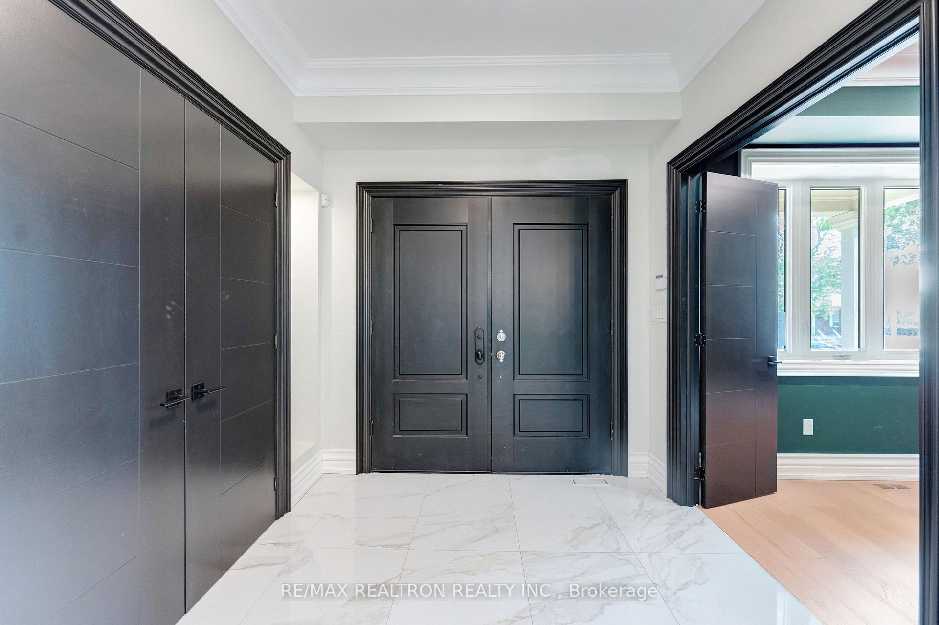 Photo 4 of 32 Bradfield Avenue W, Etobicoke, Islington-City Centre West — HOMEH