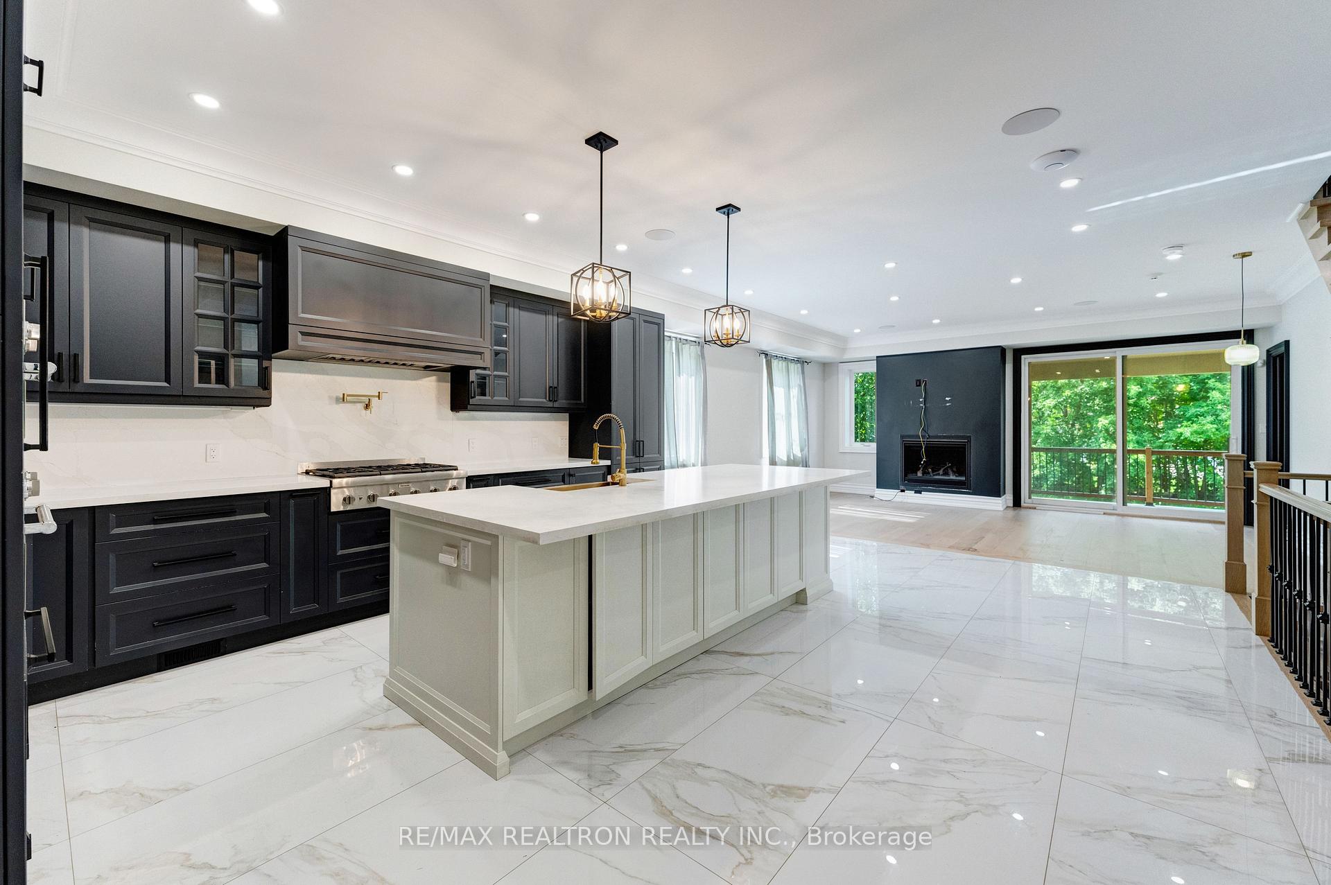 Photo 5 of 32 Bradfield Avenue W, Etobicoke, Islington-City Centre West — HOMEH