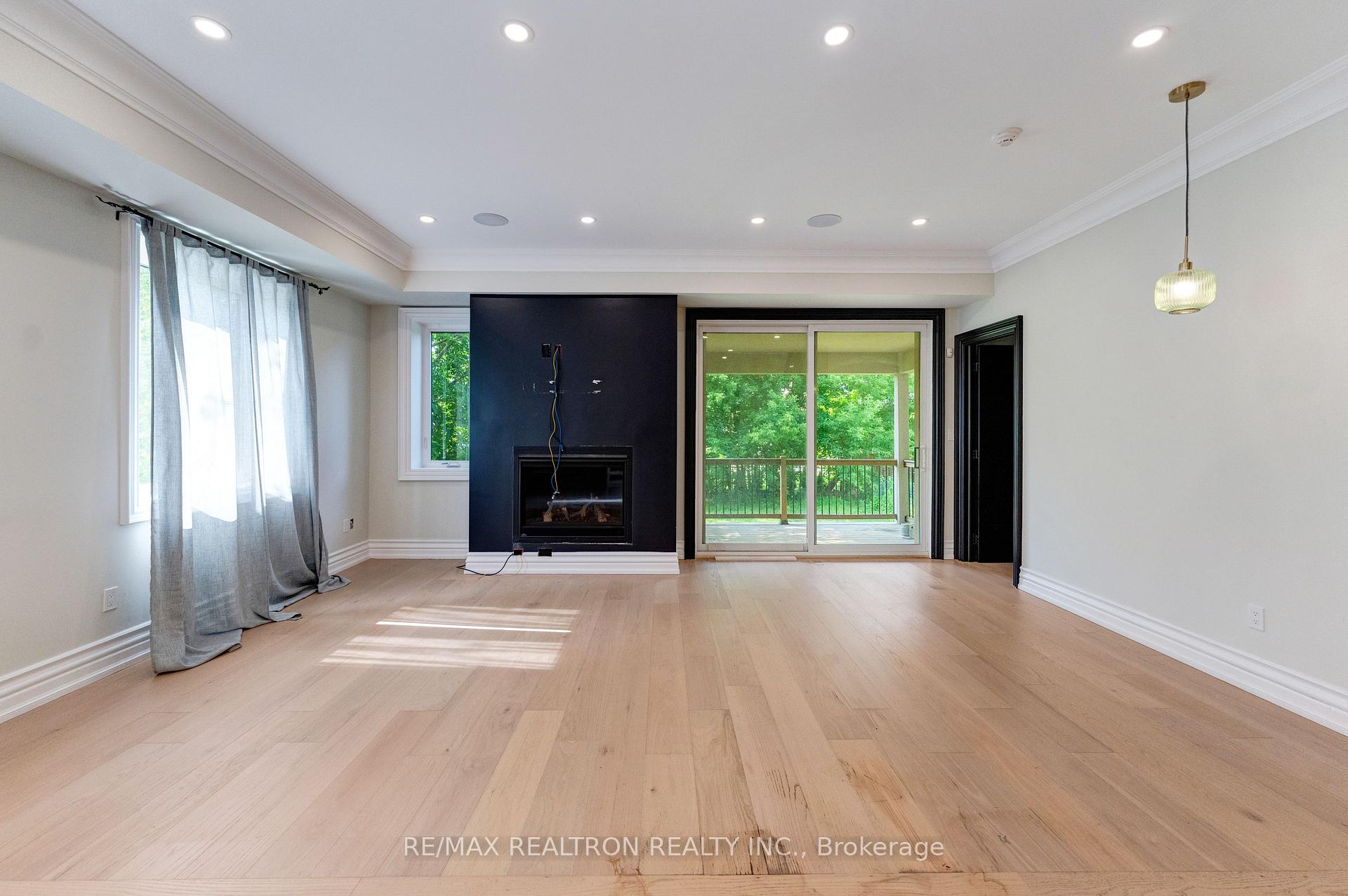 Photo 7 of 32 Bradfield Avenue W, Etobicoke, Islington-City Centre West — HOMEH