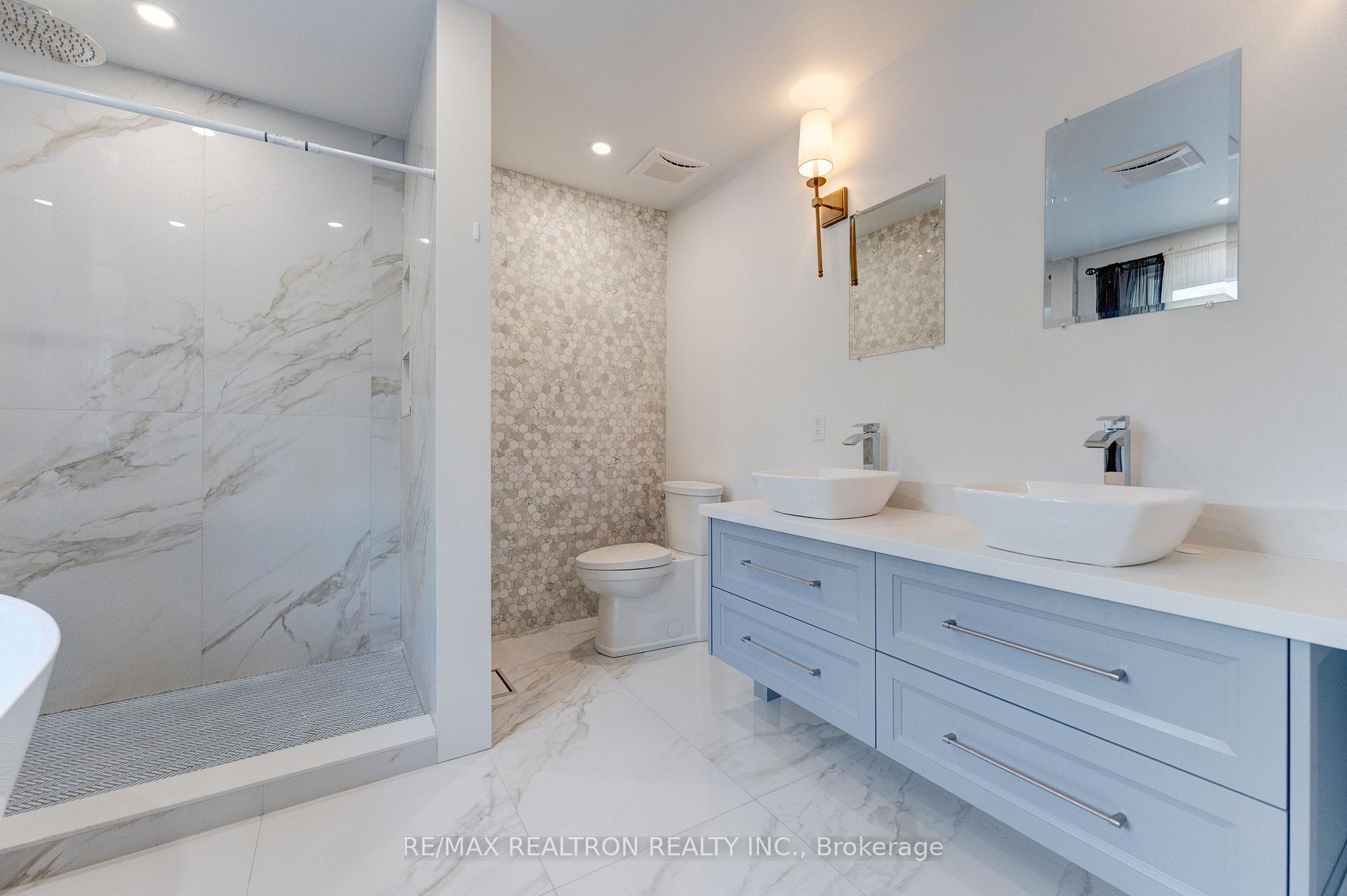 Photo 8 of 32 Bradfield Avenue W, Etobicoke, Islington-City Centre West — HOMEH