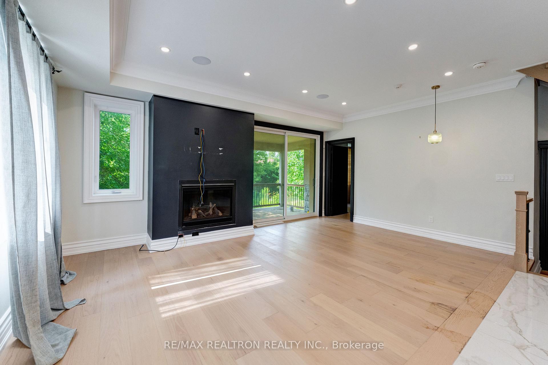 Photo 14 of 32 Bradfield Avenue W, Etobicoke, Islington-City Centre West — HOMEH