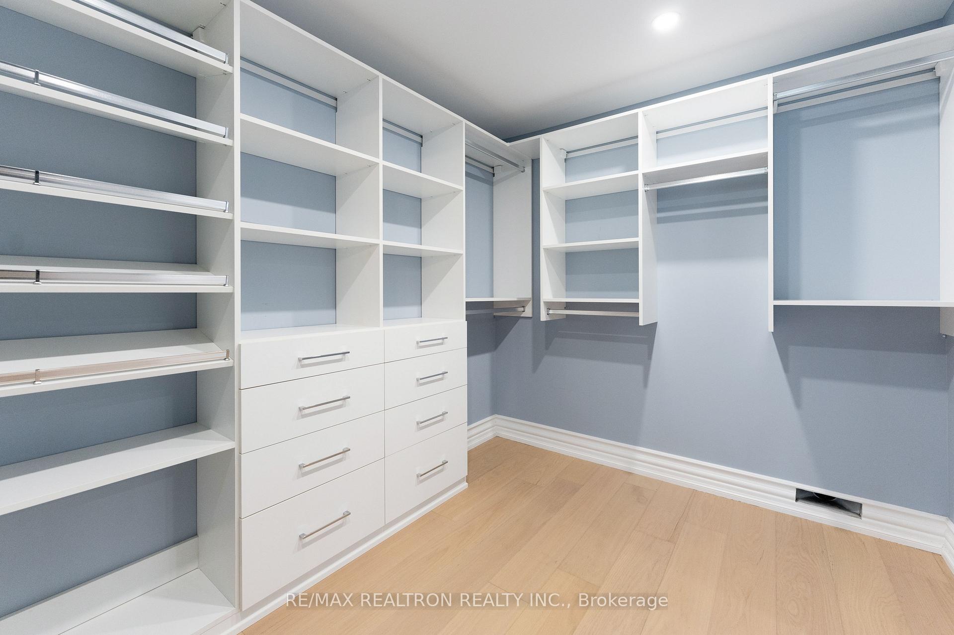Photo 16 of 32 Bradfield Avenue W, Etobicoke, Islington-City Centre West — HOMEH