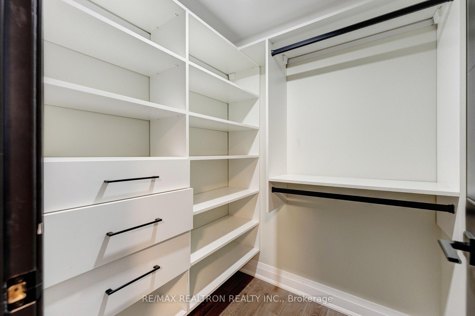 Photo 17 of 32 Bradfield Avenue W, Etobicoke, Islington-City Centre West — HOMEH