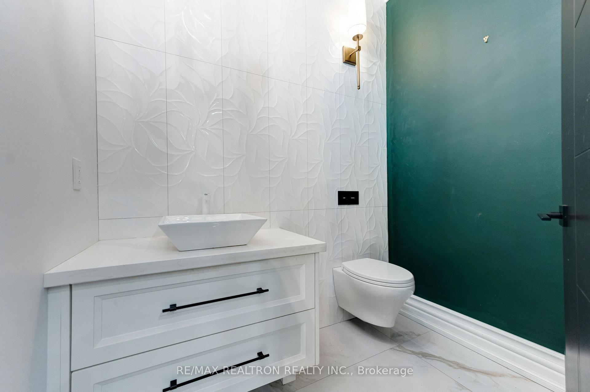 Photo 18 of 32 Bradfield Avenue W, Etobicoke, Islington-City Centre West — HOMEH
