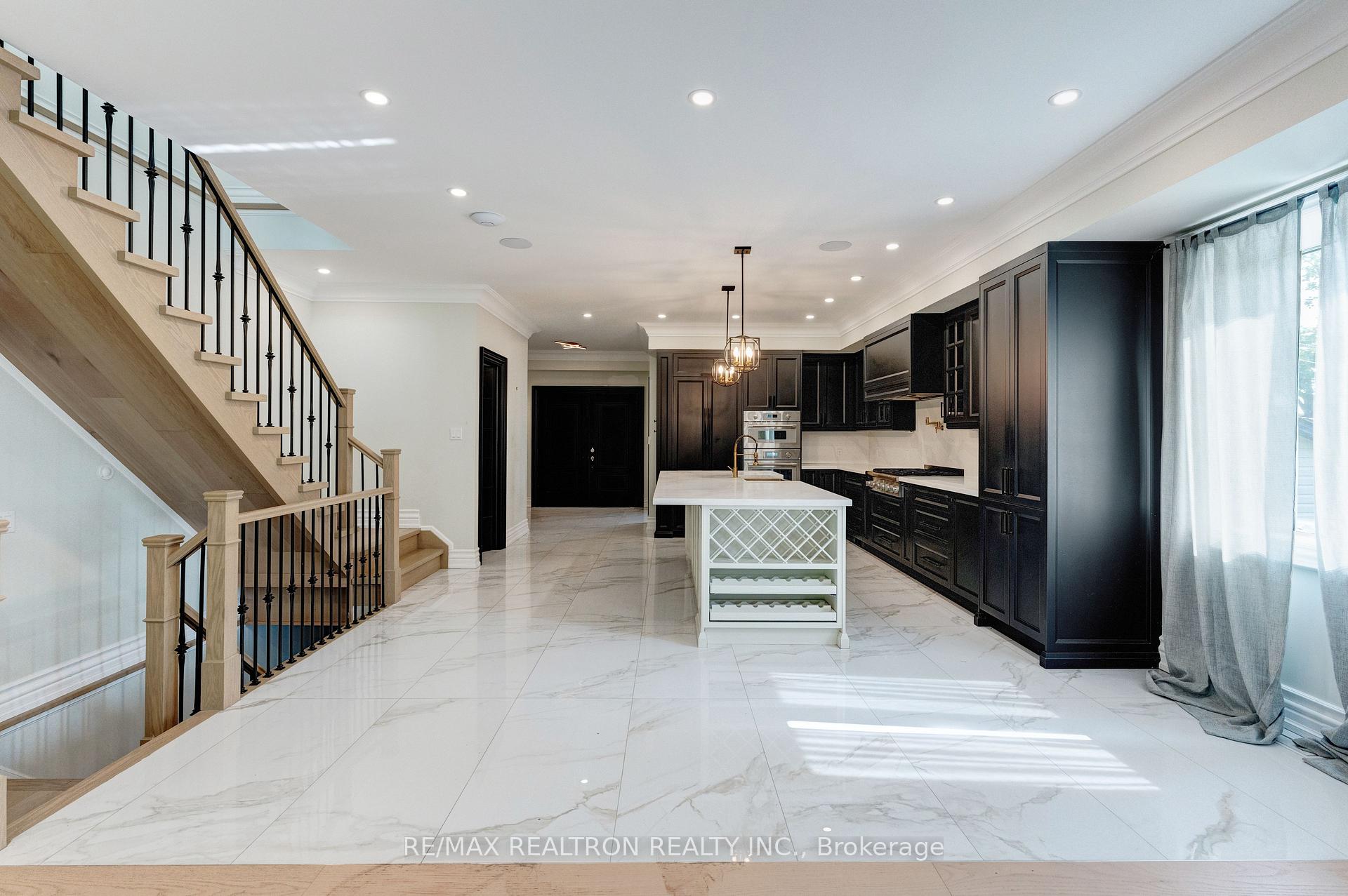 Photo 19 of 32 Bradfield Avenue W, Etobicoke, Islington-City Centre West — HOMEH