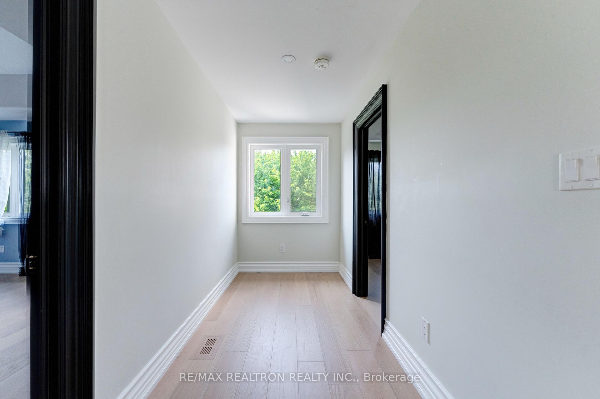 Photo 22 of 32 Bradfield Avenue W, Etobicoke, Islington-City Centre West — HOMEH