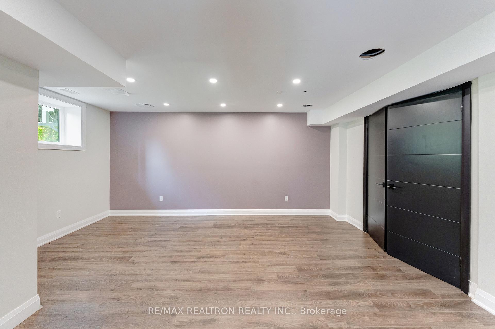 Photo 23 of 32 Bradfield Avenue W, Etobicoke, Islington-City Centre West — HOMEH