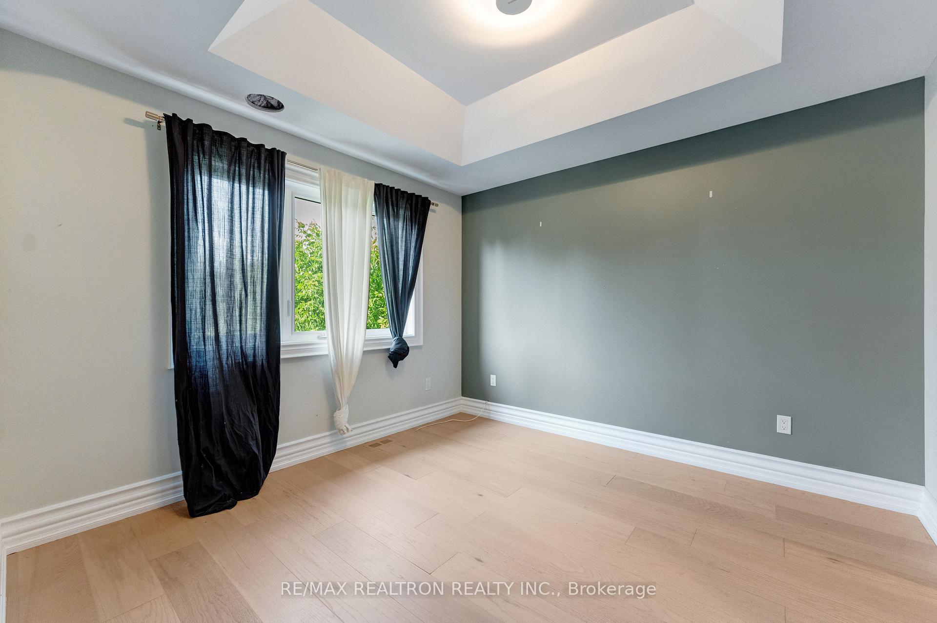 Photo 25 of 32 Bradfield Avenue W, Etobicoke, Islington-City Centre West — HOMEH