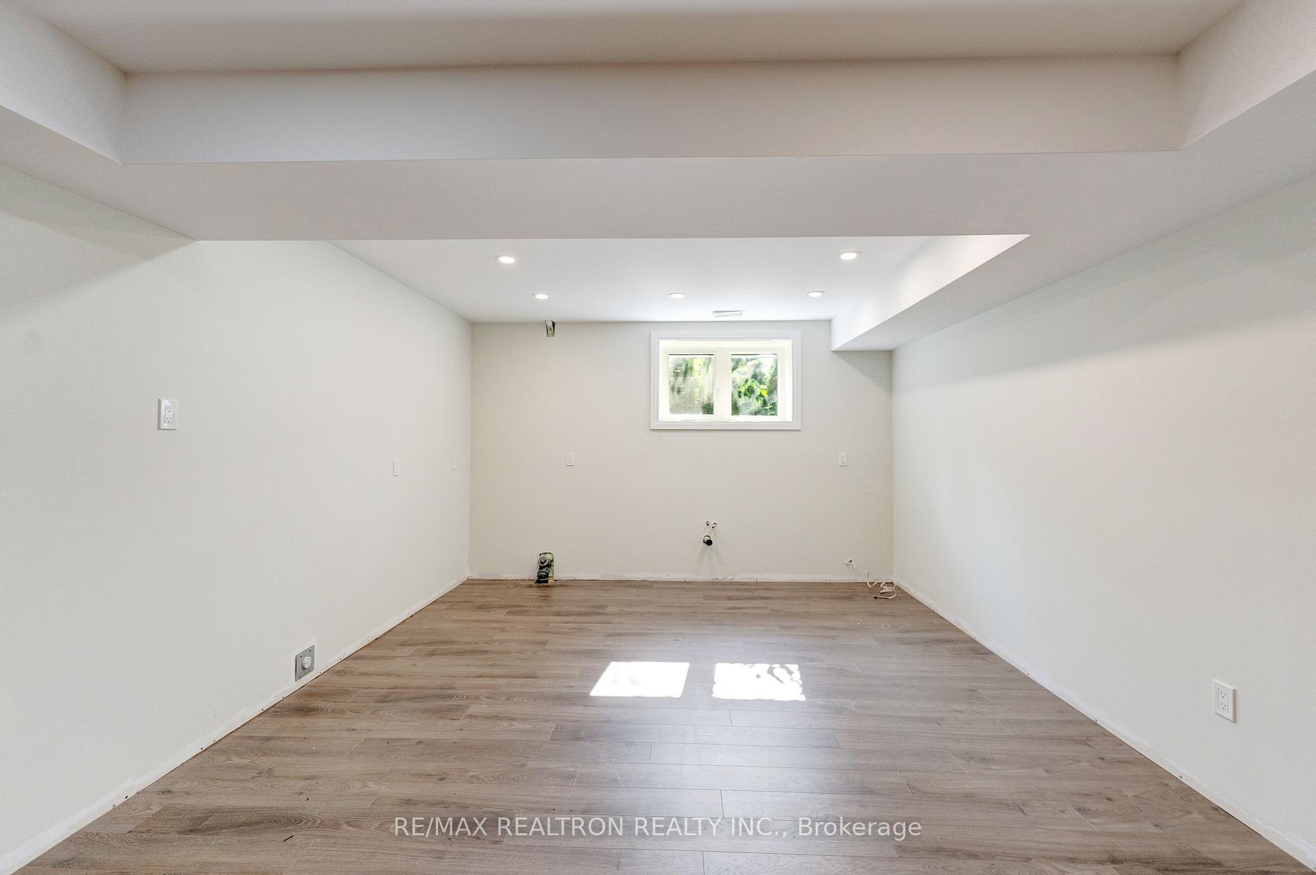 Photo 31 of 32 Bradfield Avenue W, Etobicoke, Islington-City Centre West — HOMEH