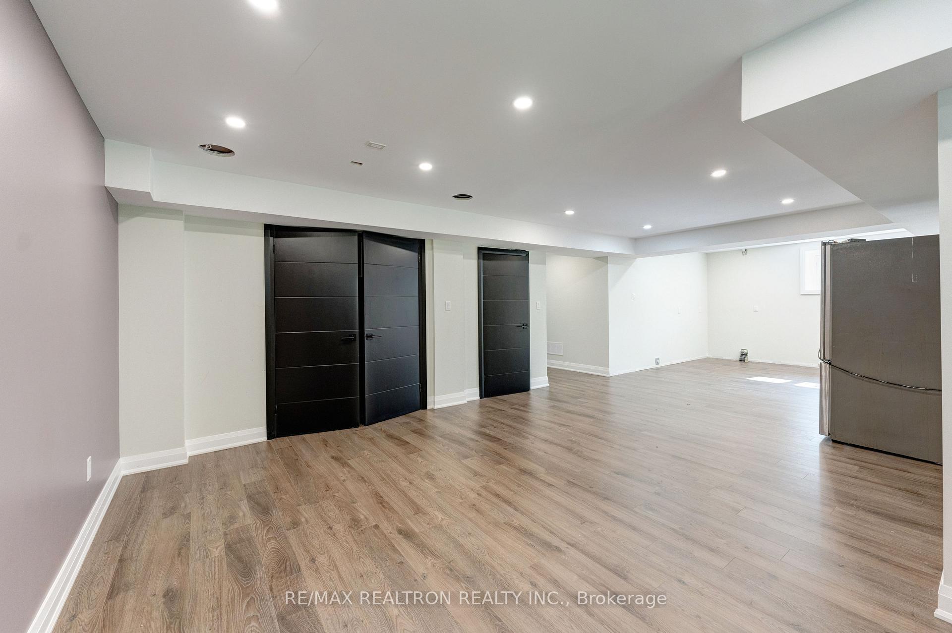 Photo 37 of 32 Bradfield Avenue W, Etobicoke, Islington-City Centre West — HOMEH