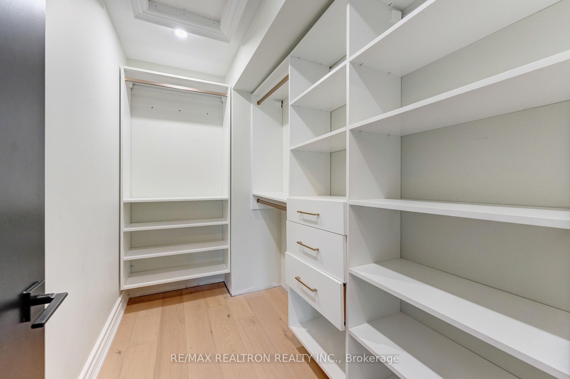 Photo 38 of 32 Bradfield Avenue W, Etobicoke, Islington-City Centre West — HOMEH