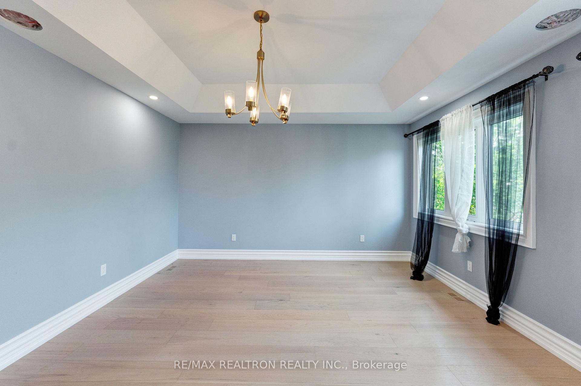 Photo 42 of 32 Bradfield Avenue W, Etobicoke, Islington-City Centre West — HOMEH