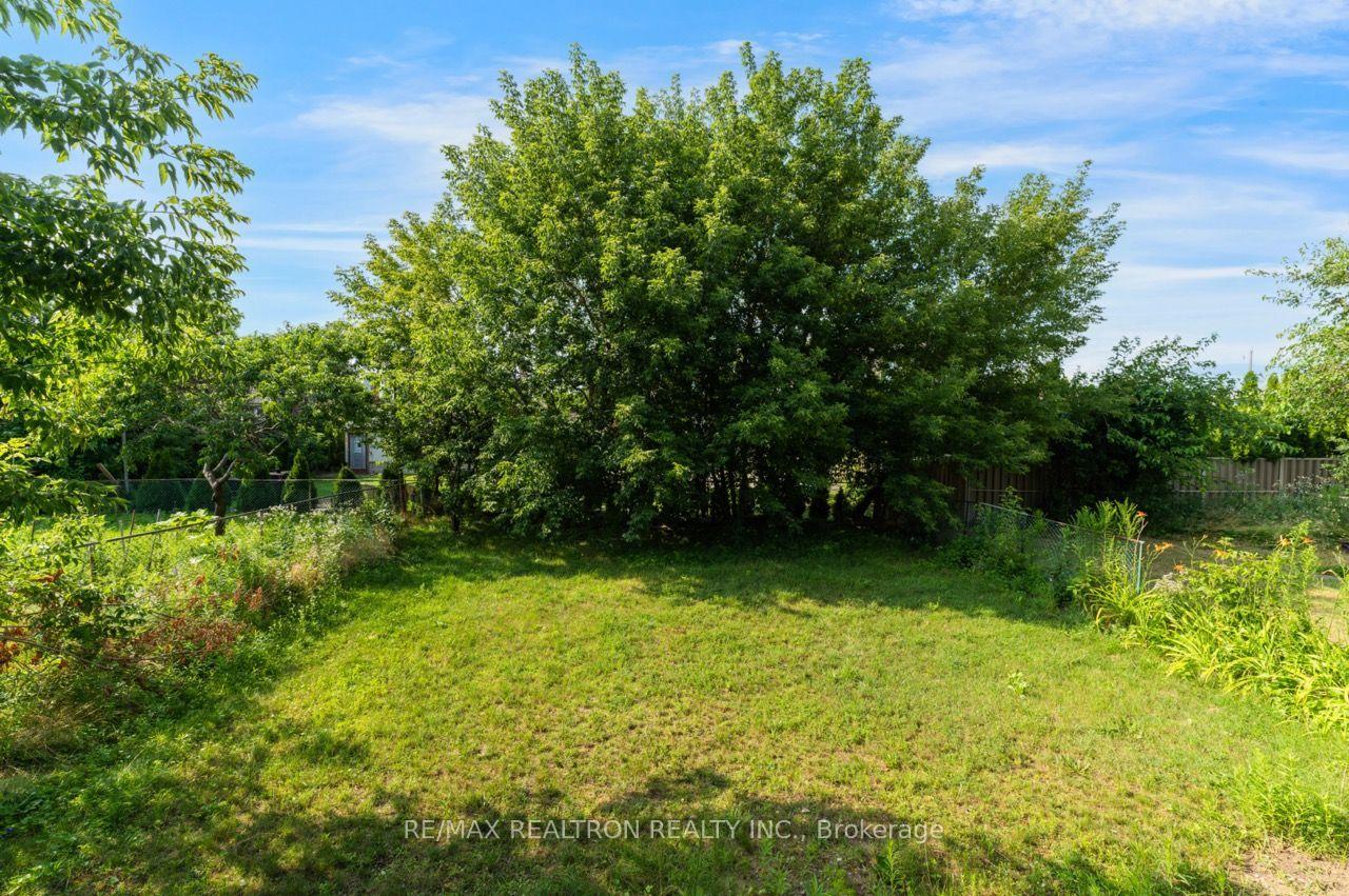 Photo 49 of 32 Bradfield Avenue W, Etobicoke, Islington-City Centre West — HOMEH
