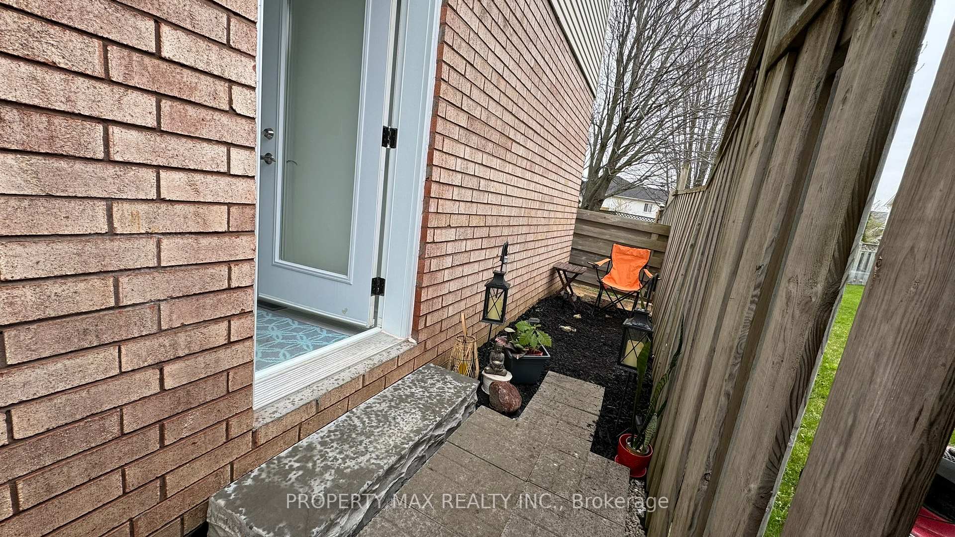 Photo 2 of Unit Bsmt, 30 Glenabbey Drive, Clarington, Courtice — HOMEH