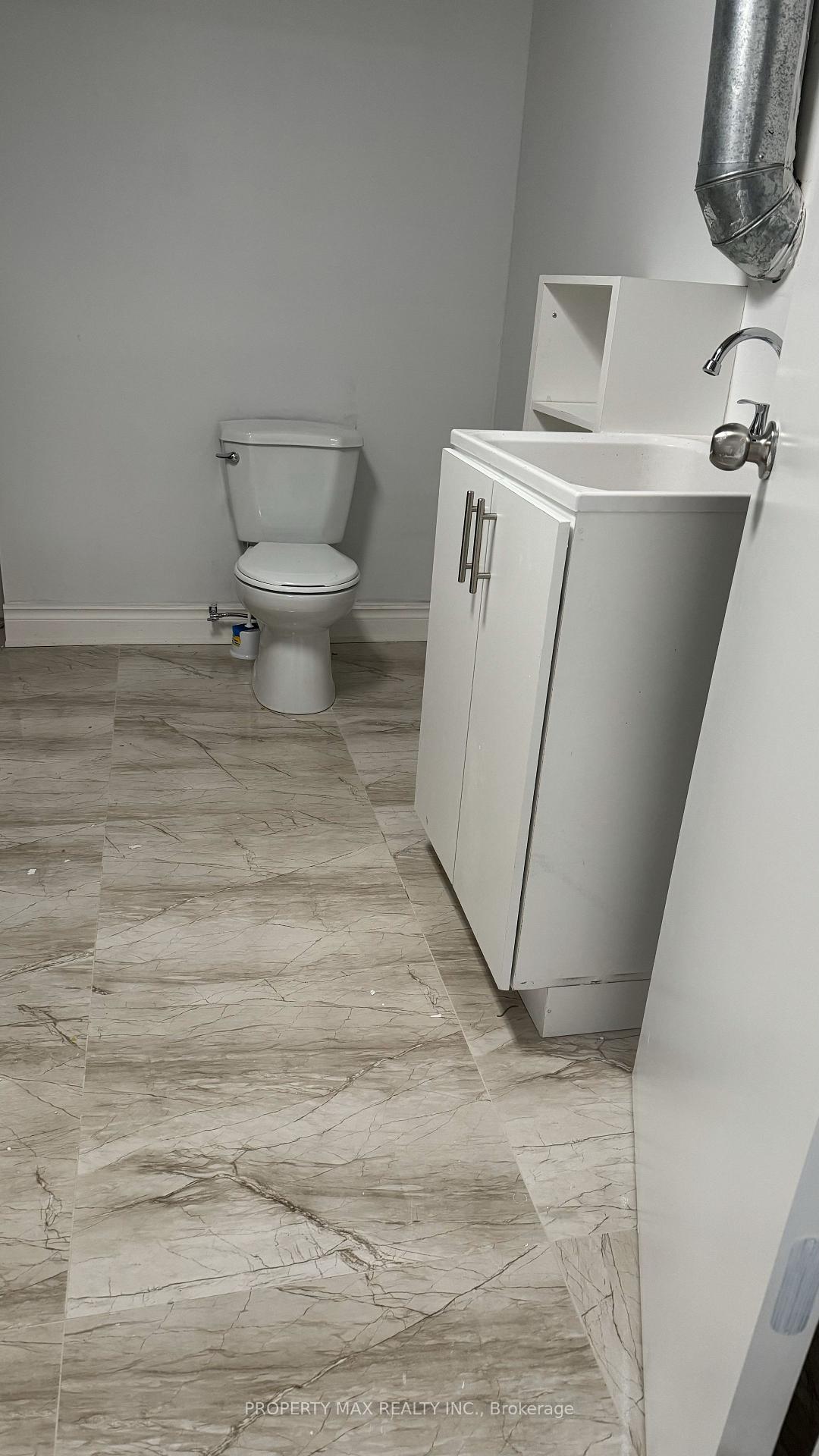 Photo 6 of Unit Bsmt, 30 Glenabbey Drive, Clarington, Courtice — HOMEH