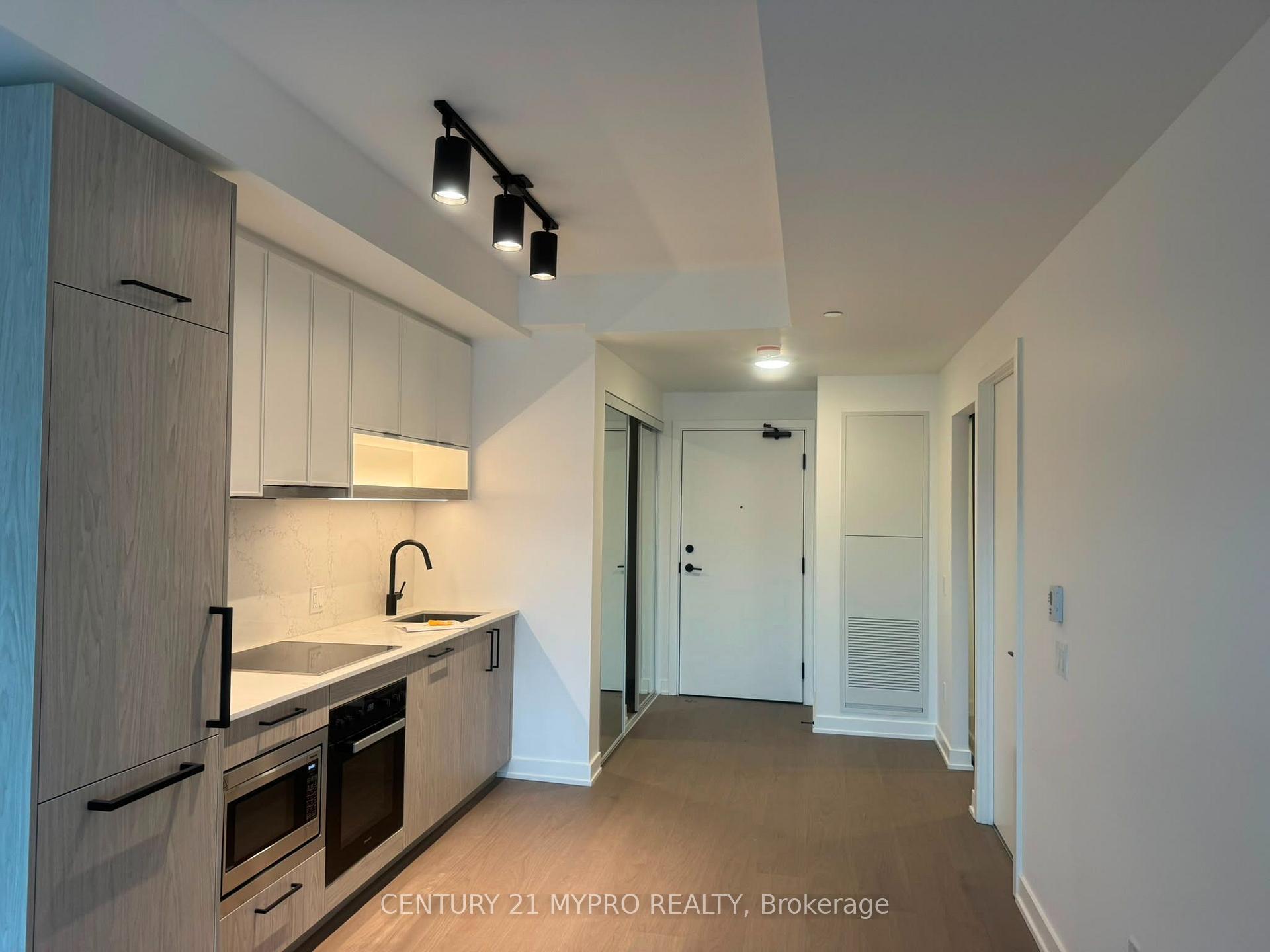 Photo 3 of Unit 716, 91 Montclair Avenue, Toronto, Forest Hill South — HOMEH