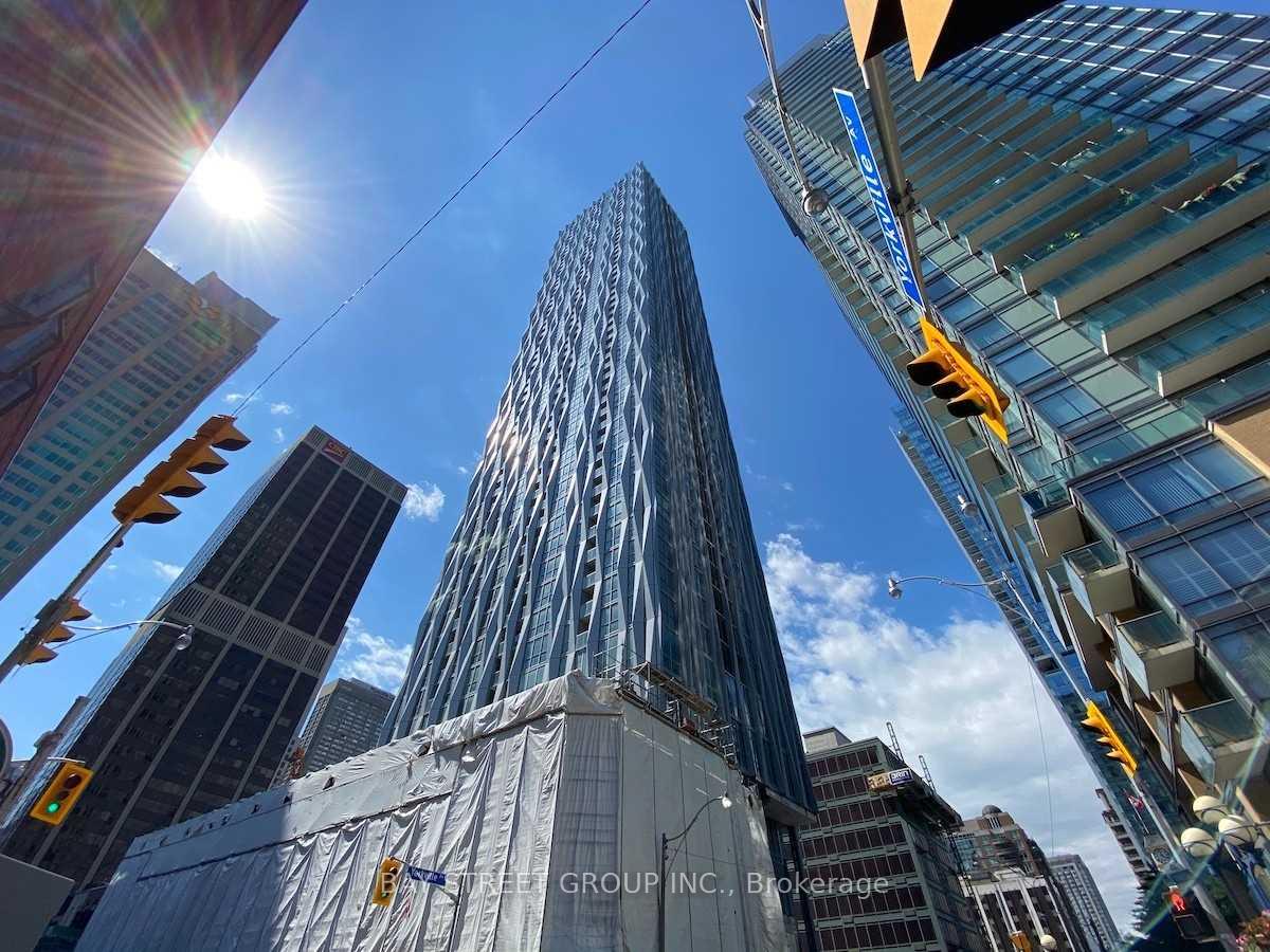 Front of Unit 4602, 1 Yorkville Avenue