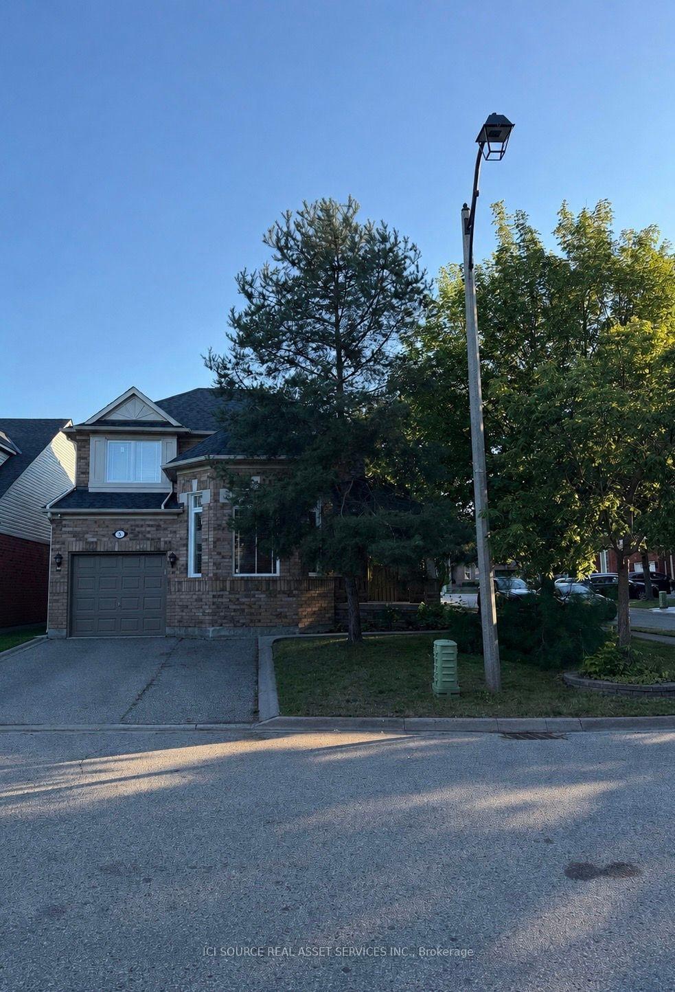 Photo 2 of 9 Unsworth Street, Brampton, Fletcher's Meadow — HOMEH