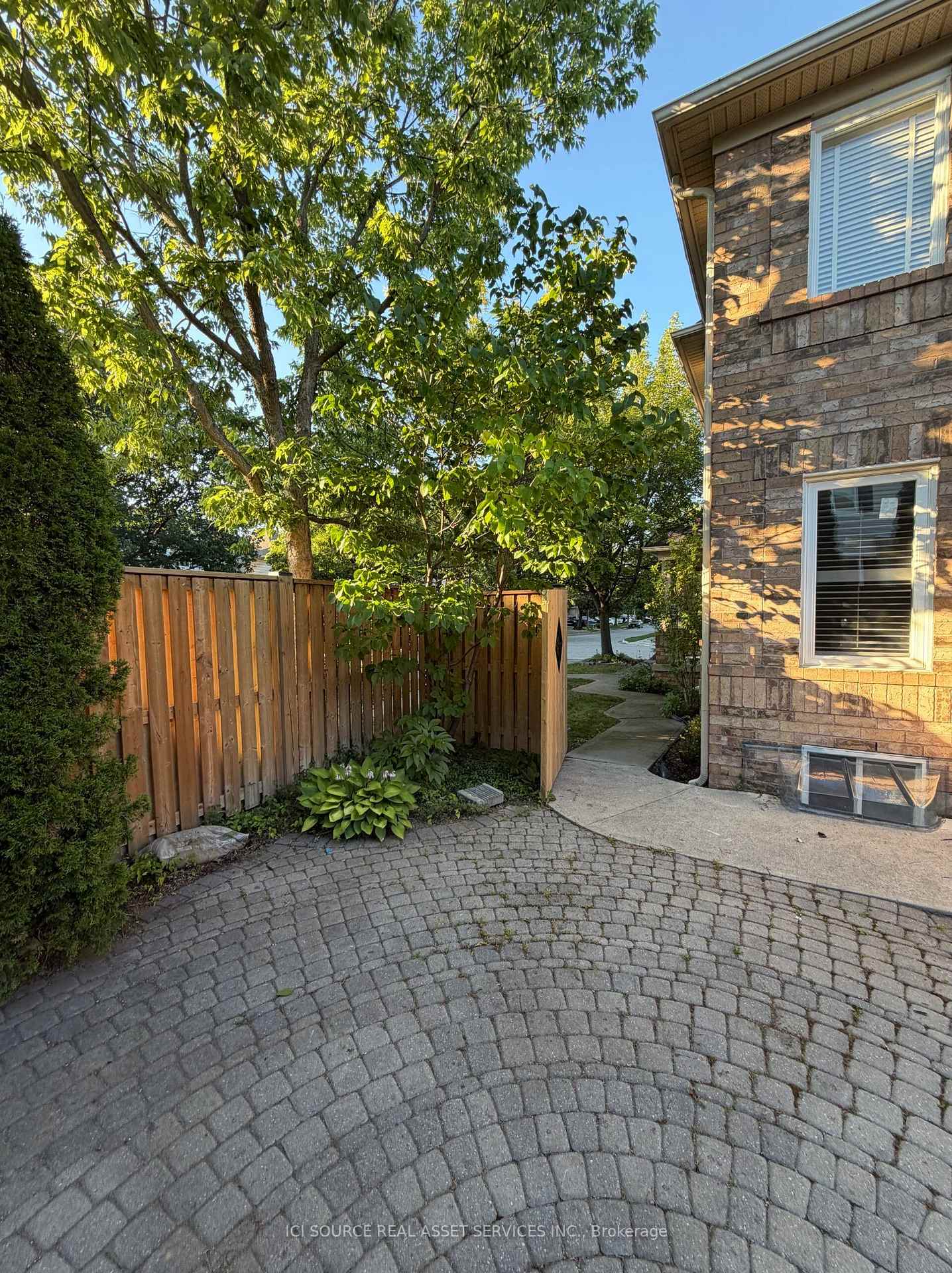 Photo 4 of 9 Unsworth Street, Brampton, Fletcher's Meadow — HOMEH