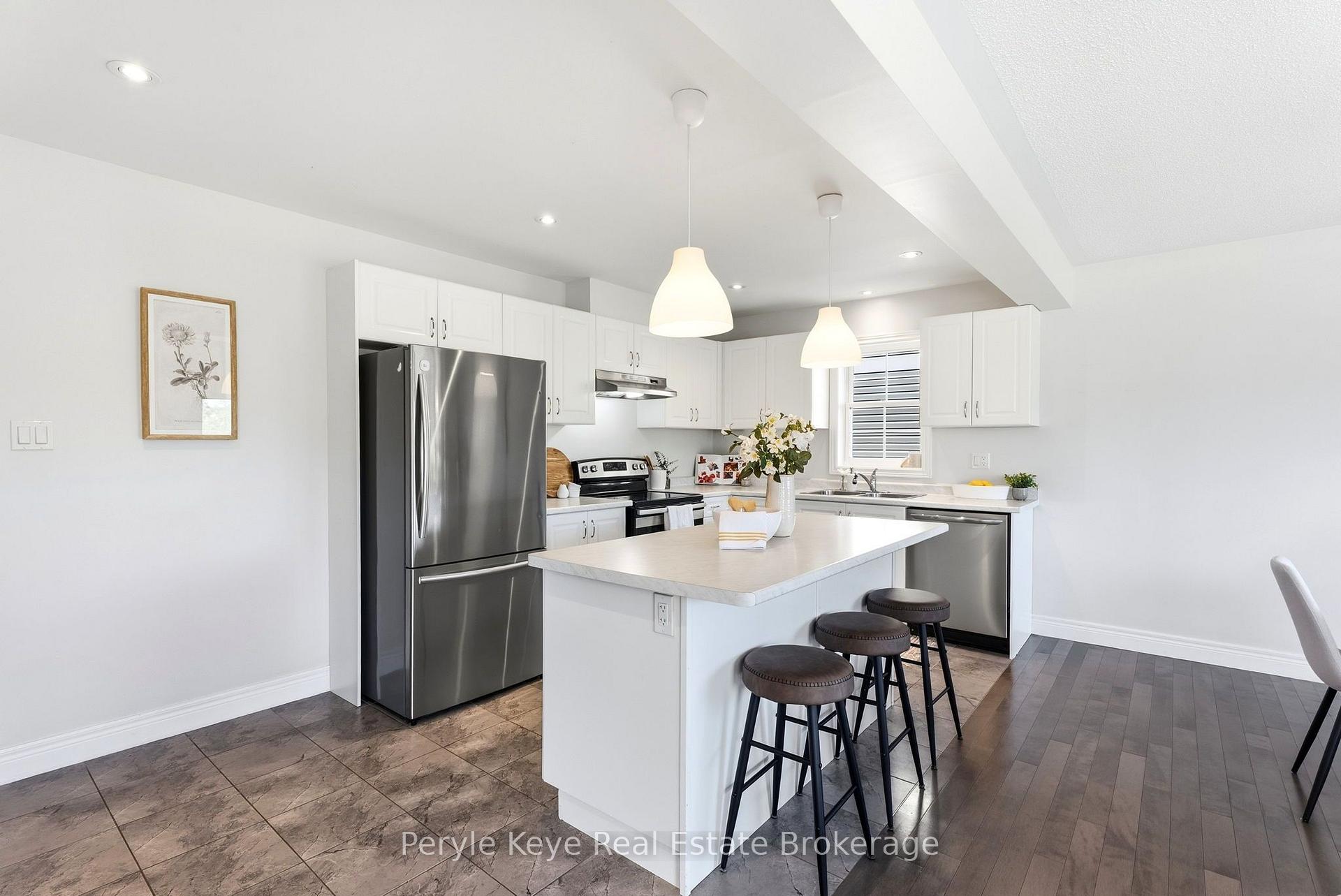 Photo 24 of 81 Douglas Drive, Bracebridge, Macaulay — HOMEH