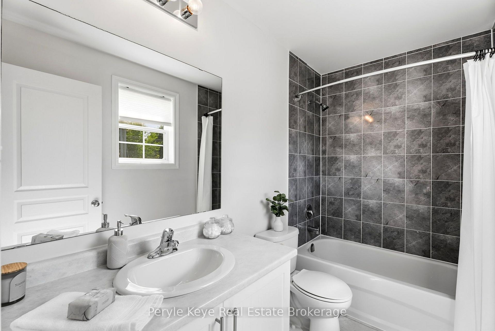 Photo 47 of 81 Douglas Drive, Bracebridge, Macaulay — HOMEH