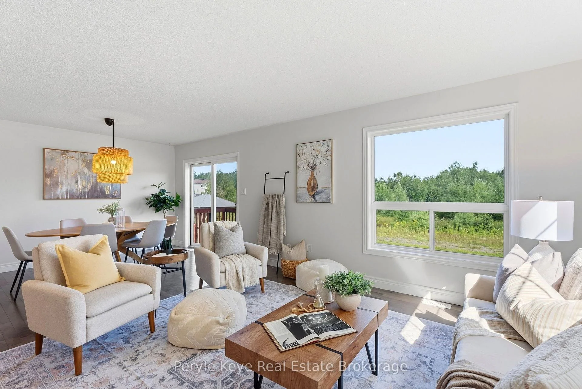 Photo 3 of 81 Douglas Drive, Bracebridge, Macaulay — HOMEH