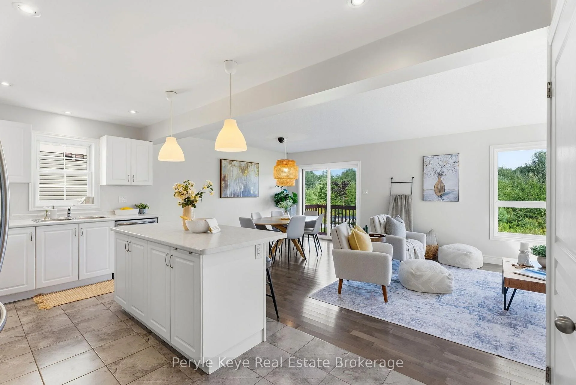 Photo 4 of 81 Douglas Drive, Bracebridge, Macaulay — HOMEH
