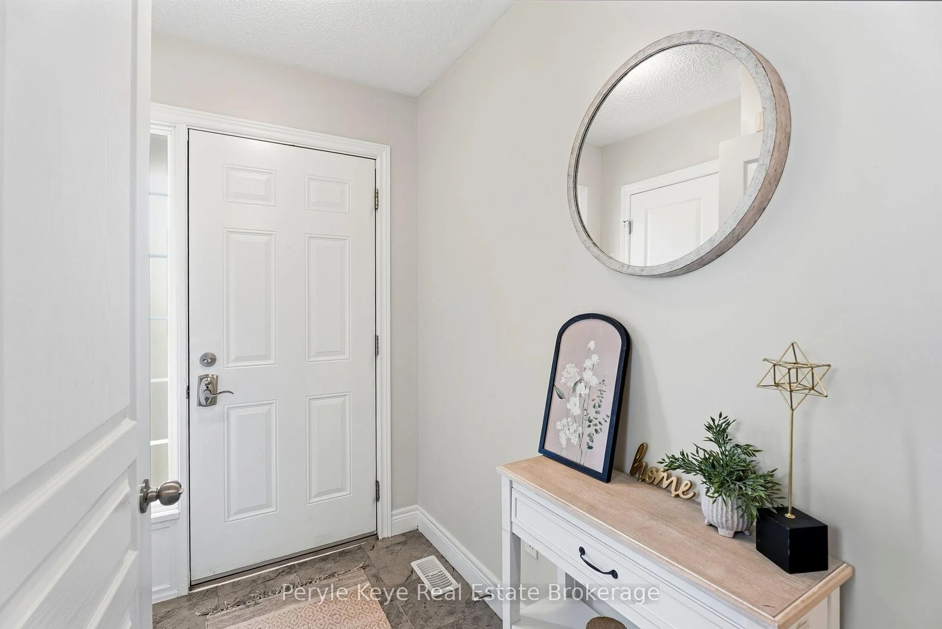 Photo 7 of 81 Douglas Drive, Bracebridge, Macaulay — HOMEH
