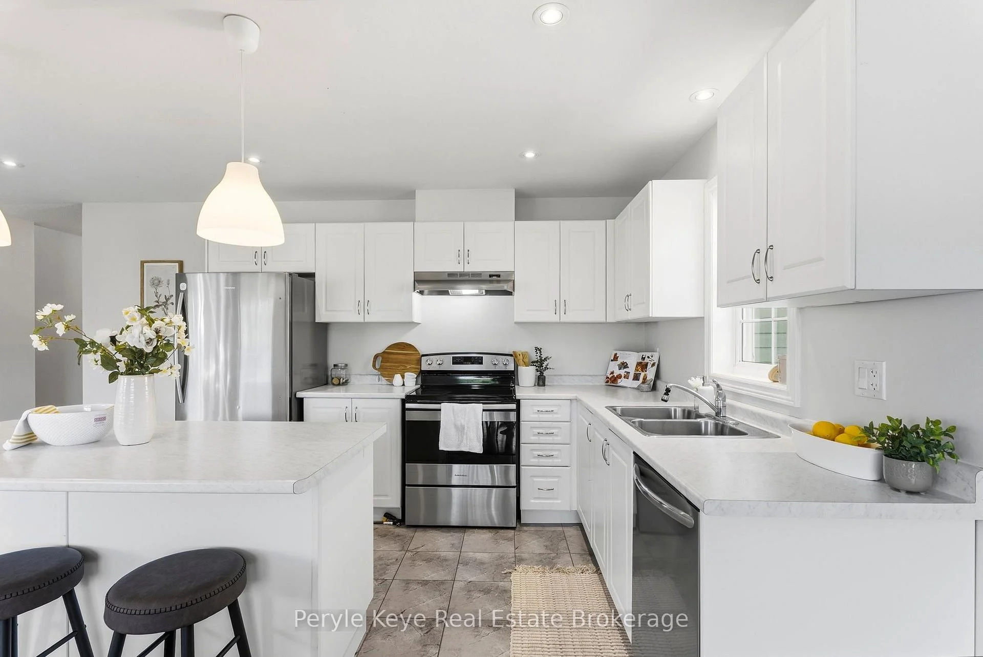 Photo 10 of 81 Douglas Drive, Bracebridge, Macaulay — HOMEH