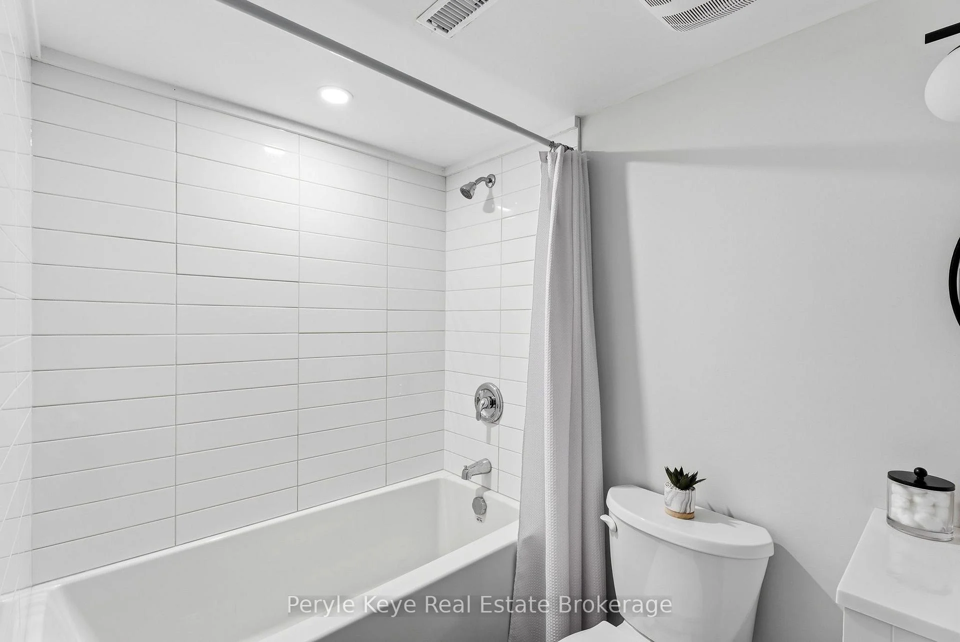 Photo 48 of 81 Douglas Drive, Bracebridge, Macaulay — HOMEH