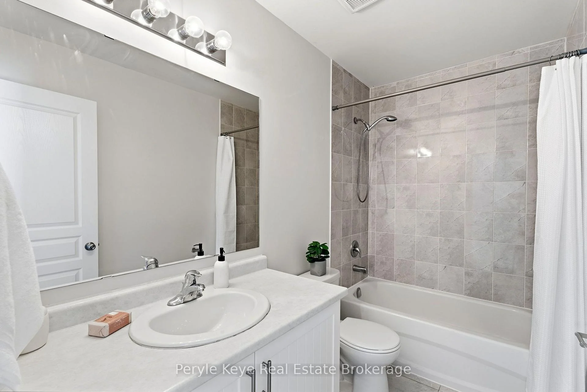 Photo 50 of 81 Douglas Drive, Bracebridge, Macaulay — HOMEH
